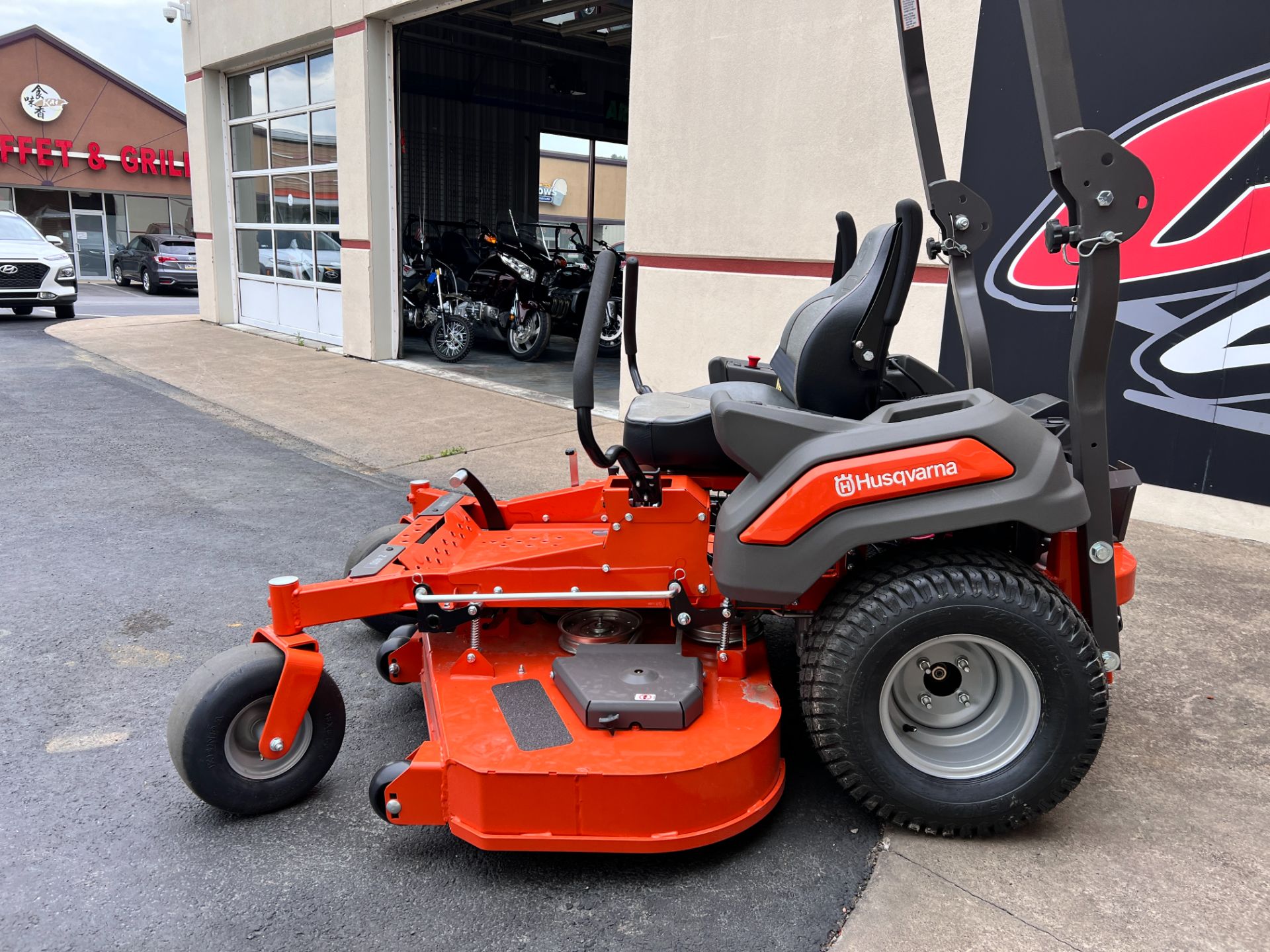 2023 Husqvarna Power Equipment Z460 60 in. Kawasaki FS Series 23 hp in Clearfield, Pennsylvania - Photo 4