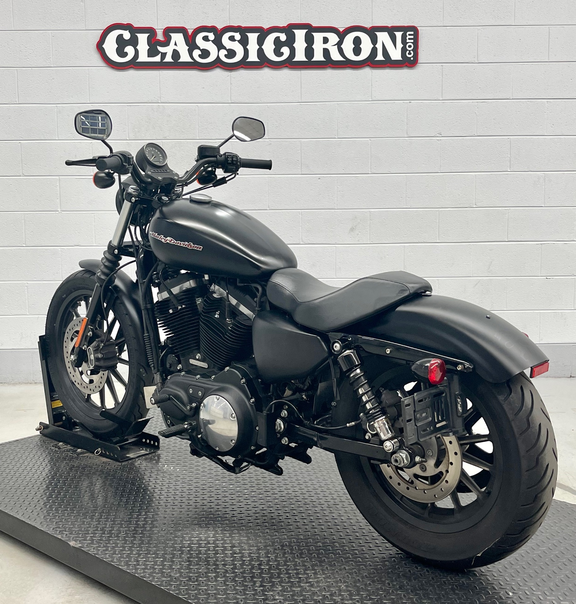 2015 Harley-Davidson Iron 883™ in Fredericksburg, Virginia - Photo 6