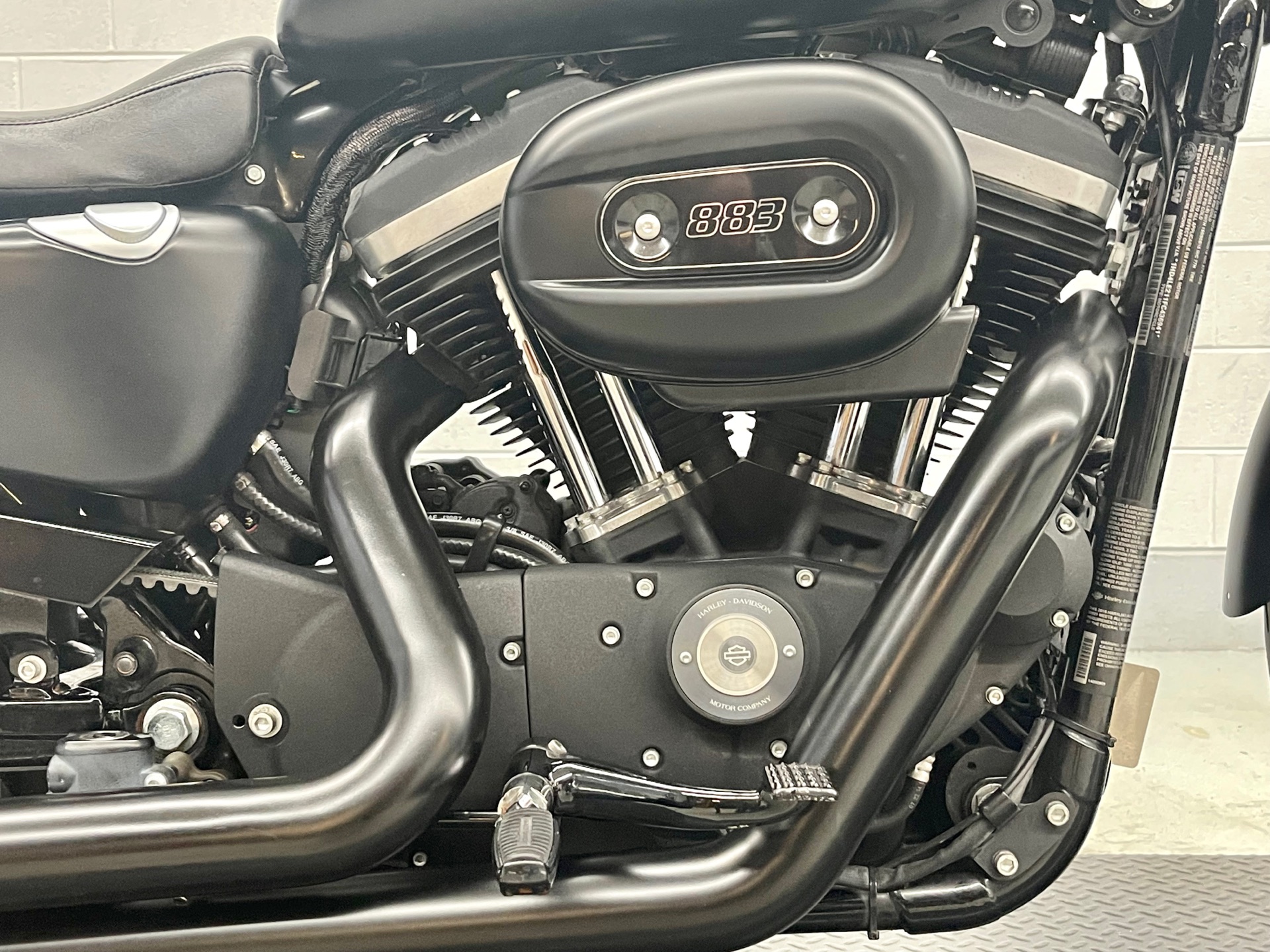 2015 Harley-Davidson Iron 883™ in Fredericksburg, Virginia - Photo 14