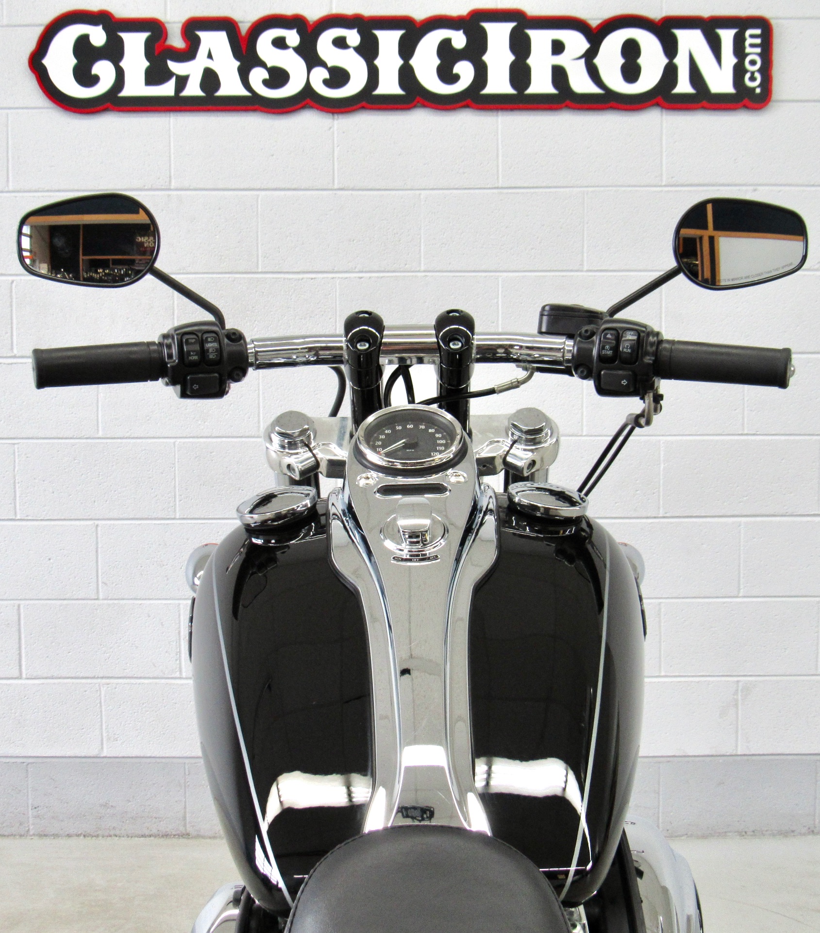 2014 Harley-Davidson Dyna® Wide Glide® in Fredericksburg, Virginia - Photo 10