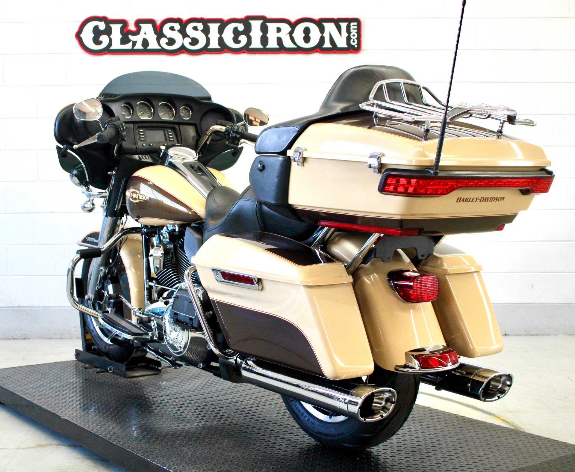 2014 Harley-Davidson Electra Glide® Ultra Classic® in Fredericksburg, Virginia - Photo 6