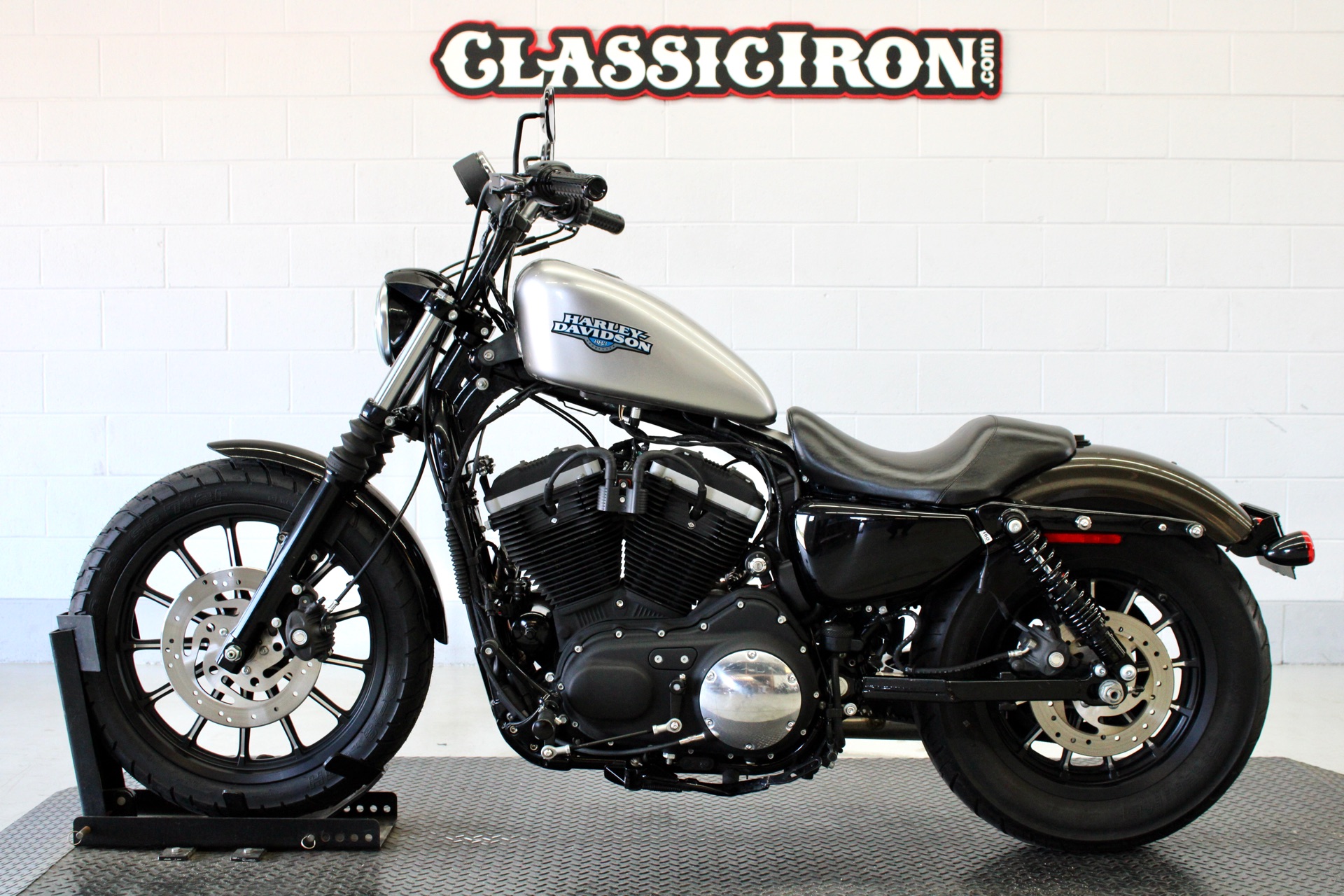 2011 Harley-Davidson Sportster® Iron 883™ in Fredericksburg, Virginia - Photo 4