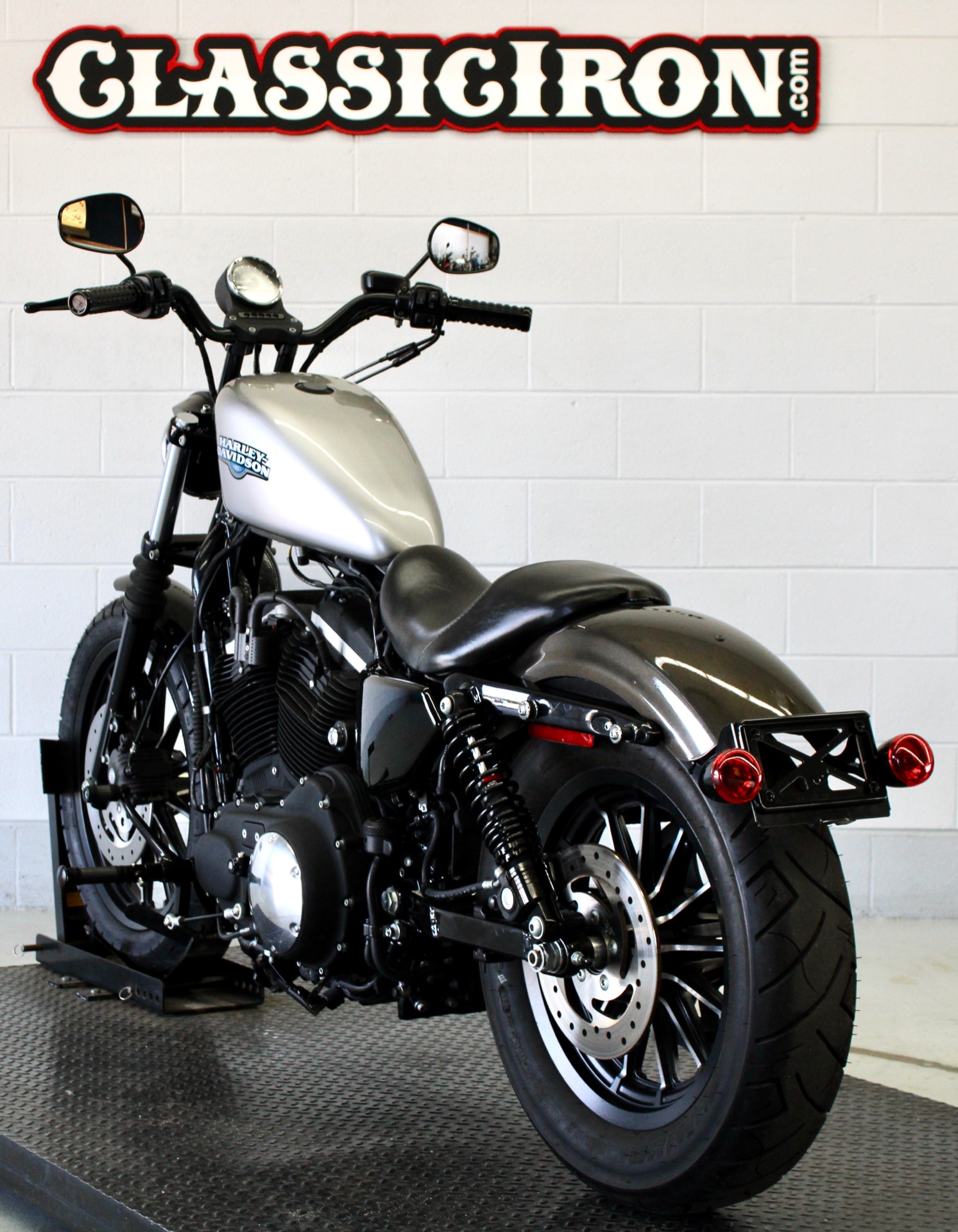 2011 Harley-Davidson Sportster® Iron 883™ in Fredericksburg, Virginia - Photo 6