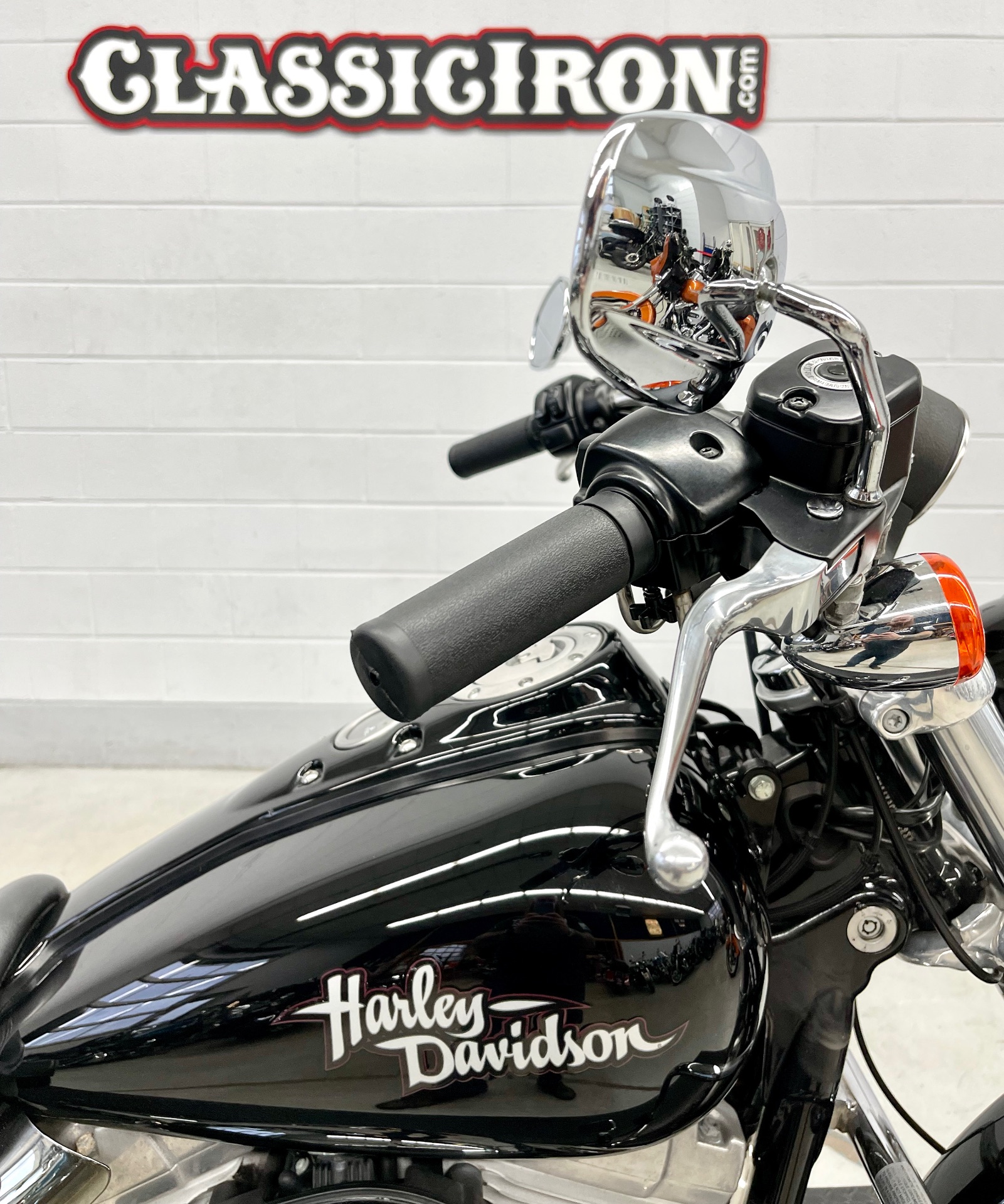 2010 Harley-Davidson Dyna® Super Glide® in Fredericksburg, Virginia - Photo 12