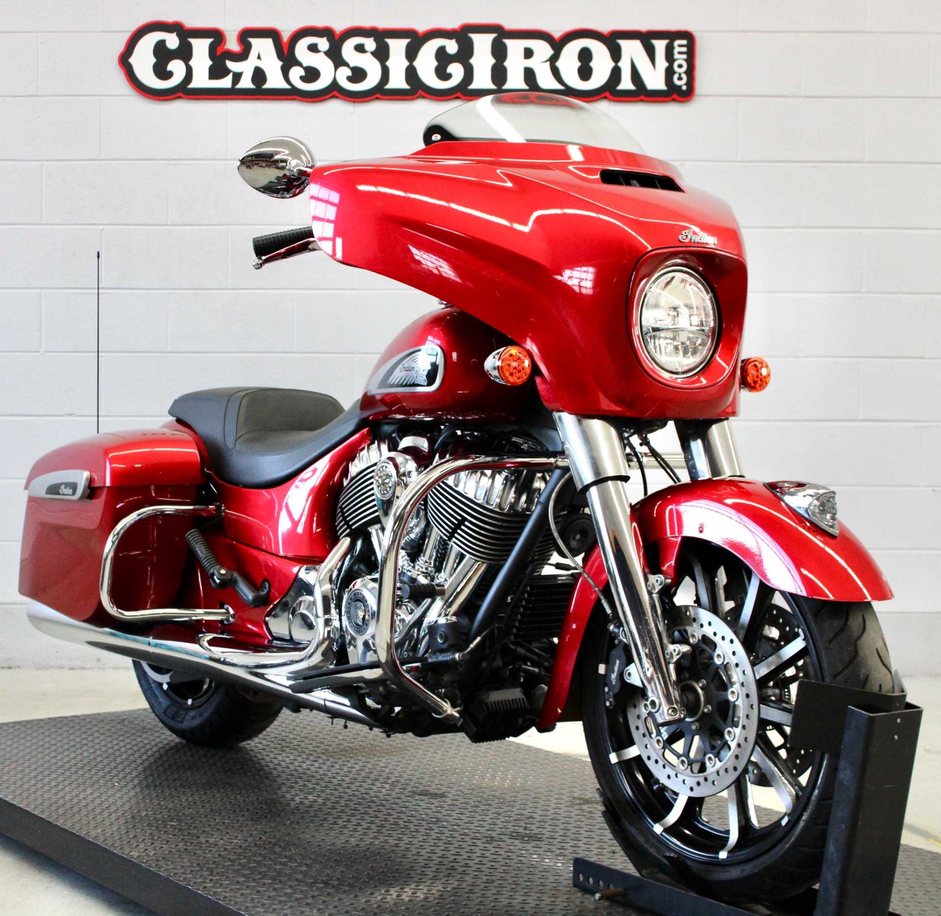 2019 Indian Motorcycle Chieftain® Limited ABS in Fredericksburg, Virginia - Photo 2