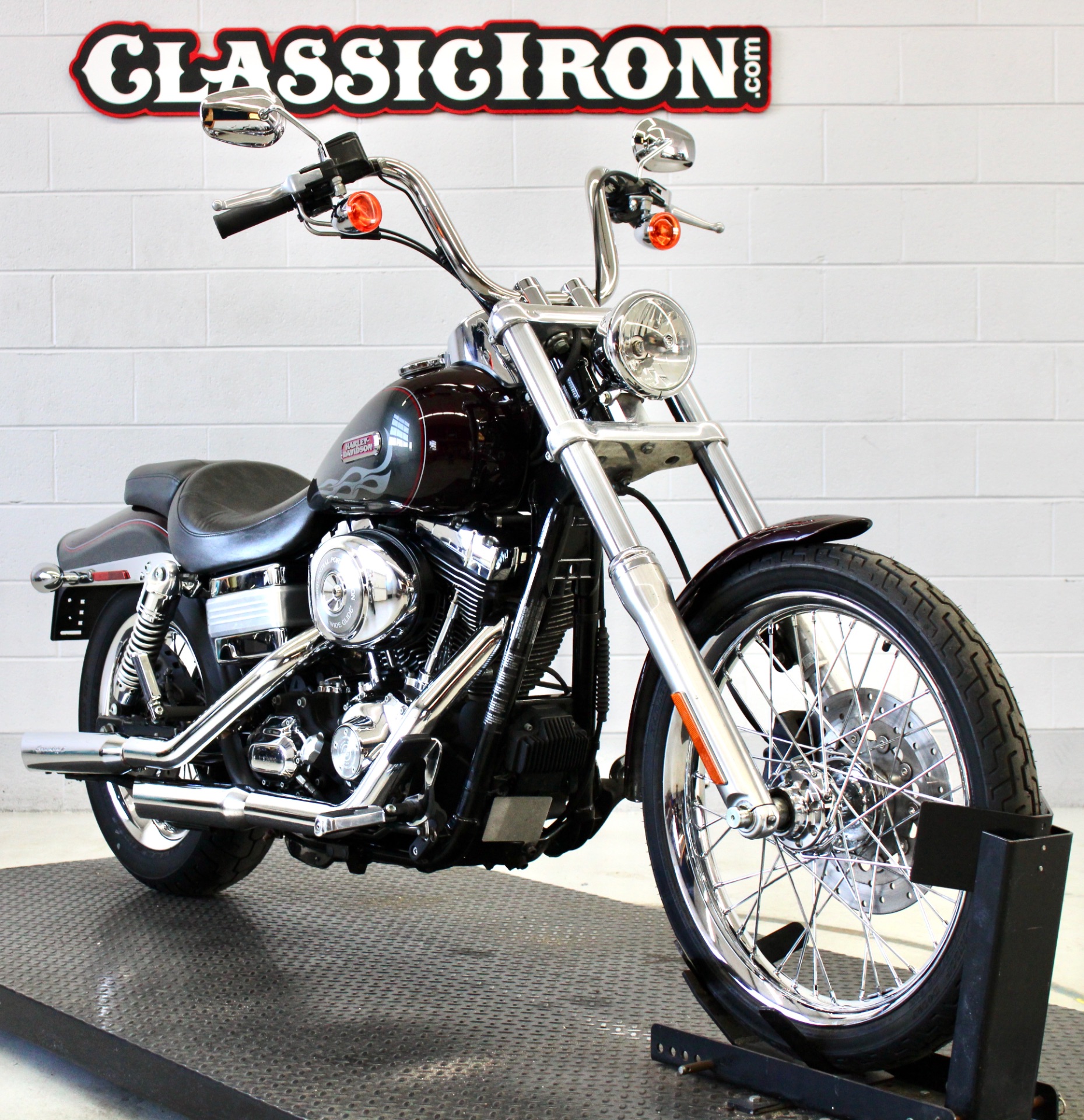 2006 Harley-Davidson Dyna™ Wide Glide® in Fredericksburg, Virginia - Photo 2