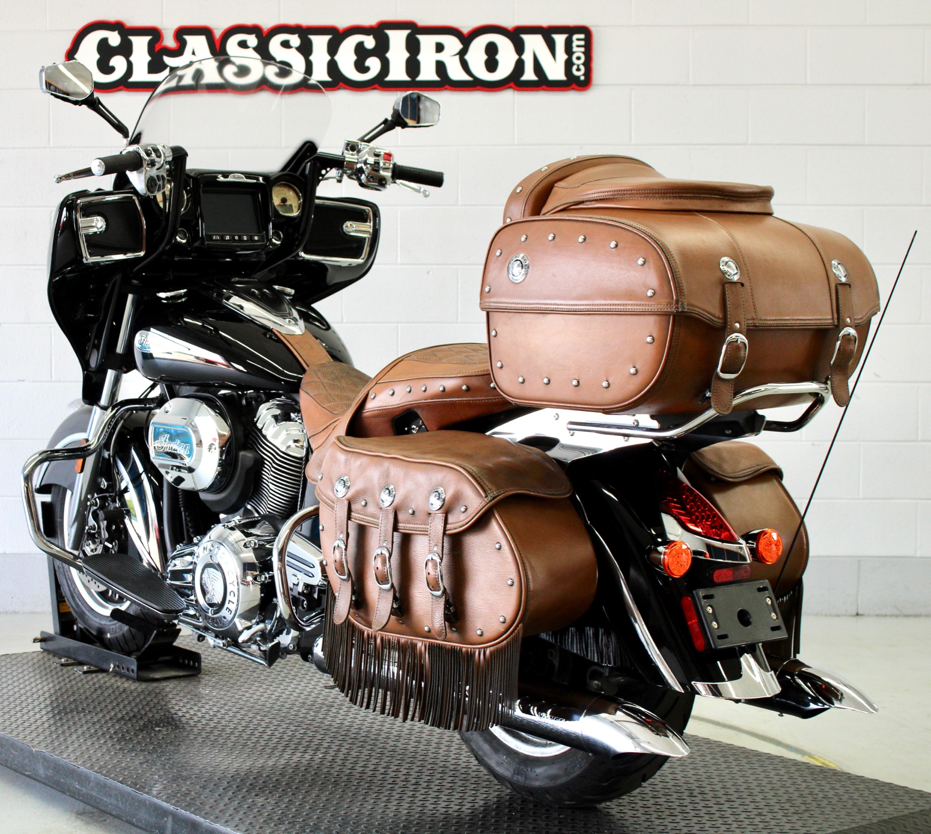 2017 Indian Motorcycle Roadmaster® Classic in Fredericksburg, Virginia - Photo 6