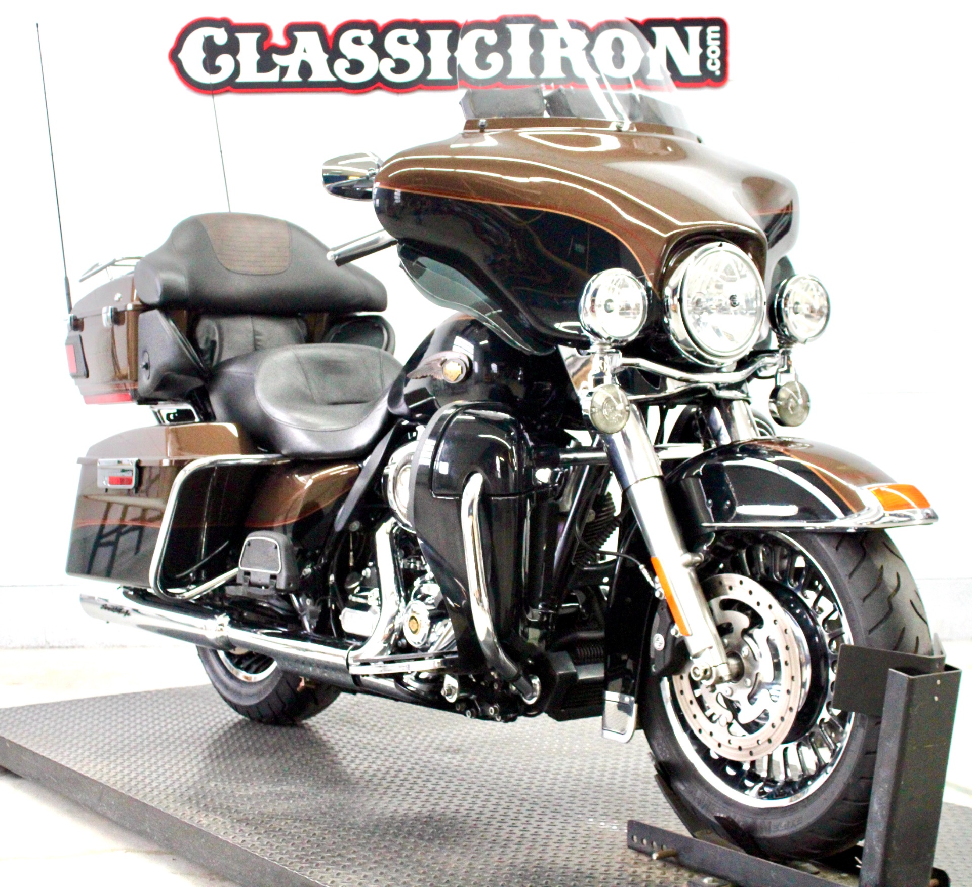 2013 Harley-Davidson Electra Glide® Ultra Limited 110th Anniversary Edition in Fredericksburg, Virginia - Photo 2