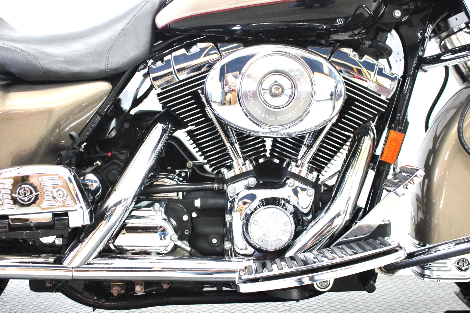 2005 Harley-Davidson FLHRCI Road King® Classic in Fredericksburg, Virginia - Photo 14