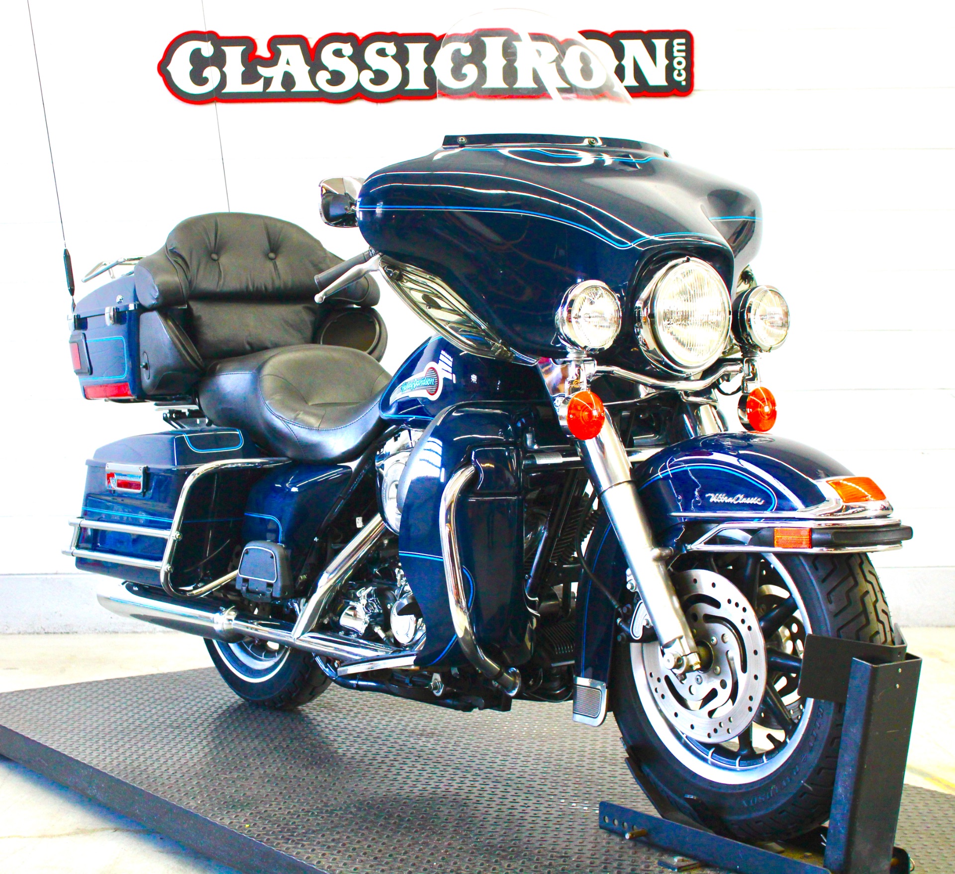 2001 Harley-Davidson FLHTCUI Ultra Classic® Electra Glide® in Fredericksburg, Virginia - Photo 2