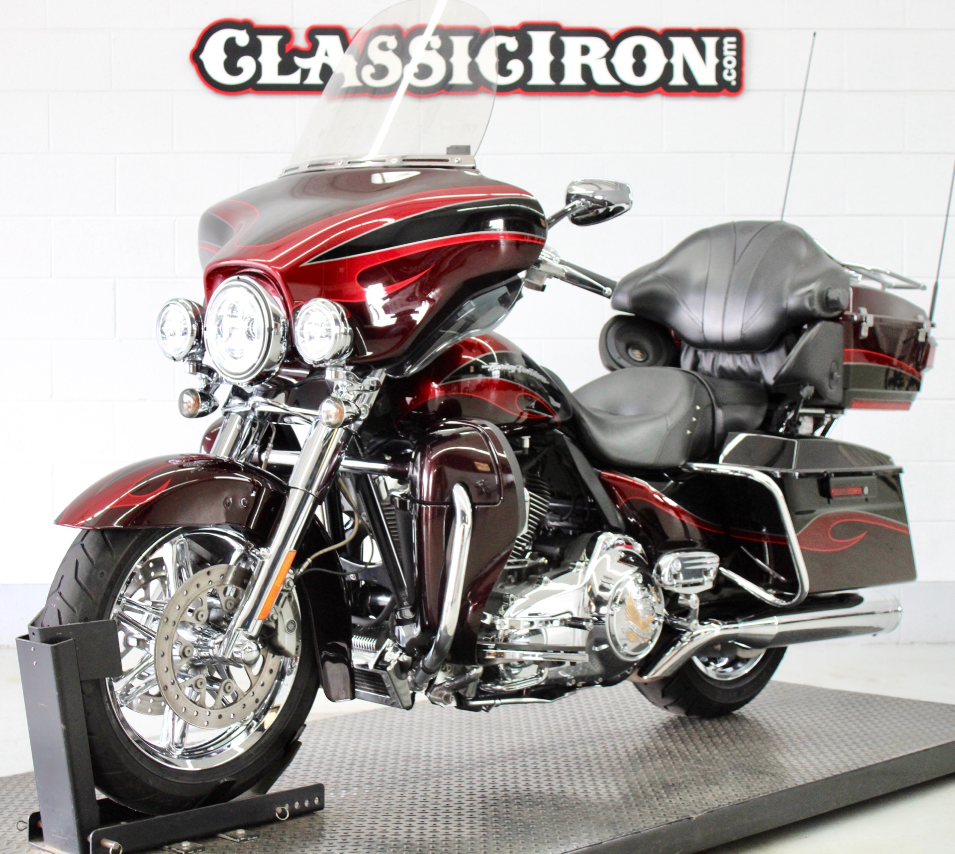 2013 Harley-Davidson CVO™ Ultra Classic® Electra Glide® in Fredericksburg, Virginia - Photo 3