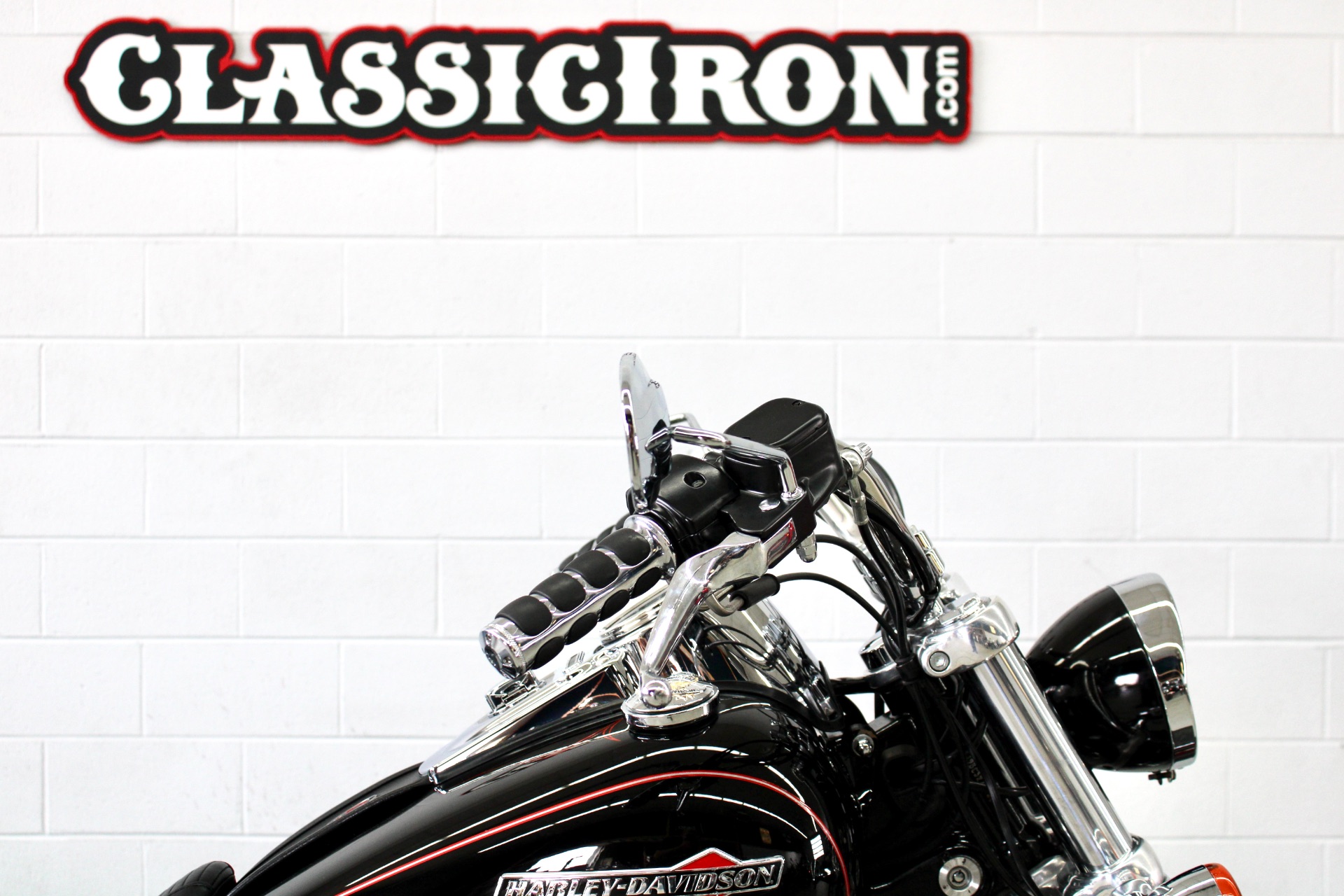 2011 Harley-Davidson Dyna® Super Glide® Custom in Fredericksburg, Virginia - Photo 12