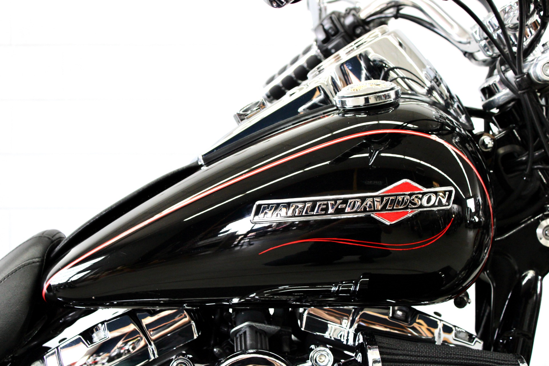 2011 Harley-Davidson Dyna® Super Glide® Custom in Fredericksburg, Virginia - Photo 13