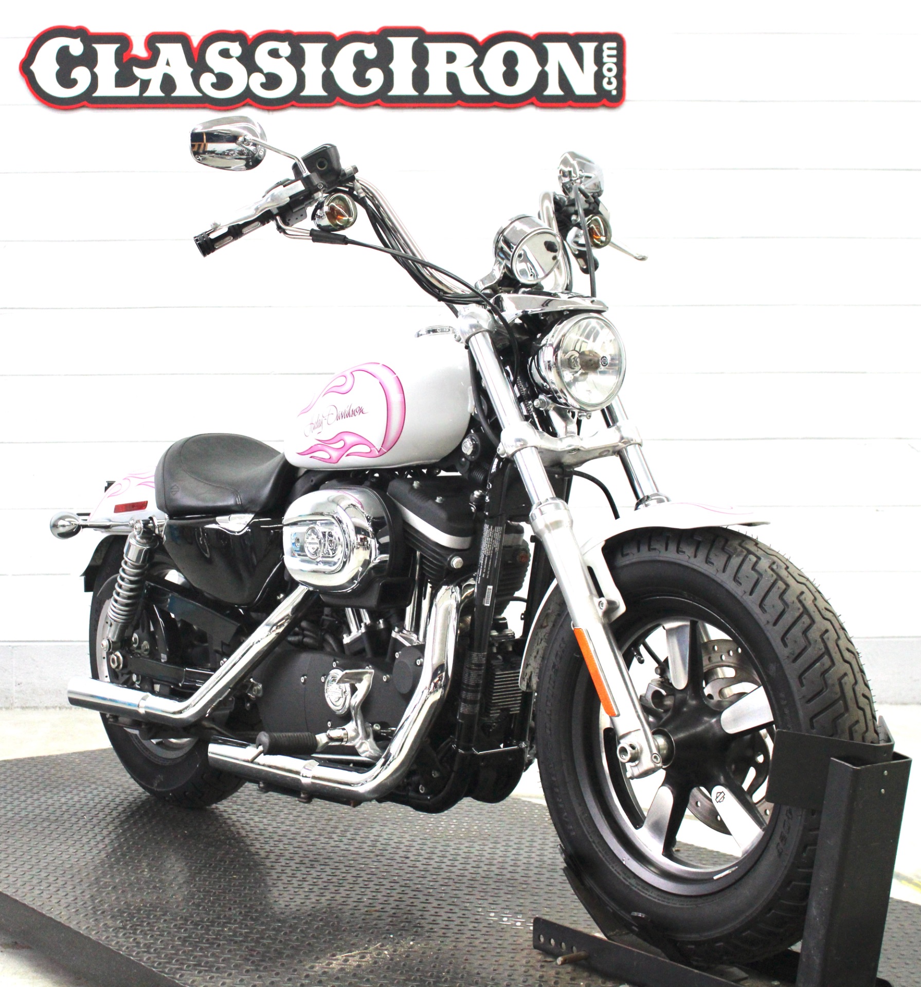 2012 Harley-Davidson Sportster® 1200 Custom in Fredericksburg, Virginia - Photo 2