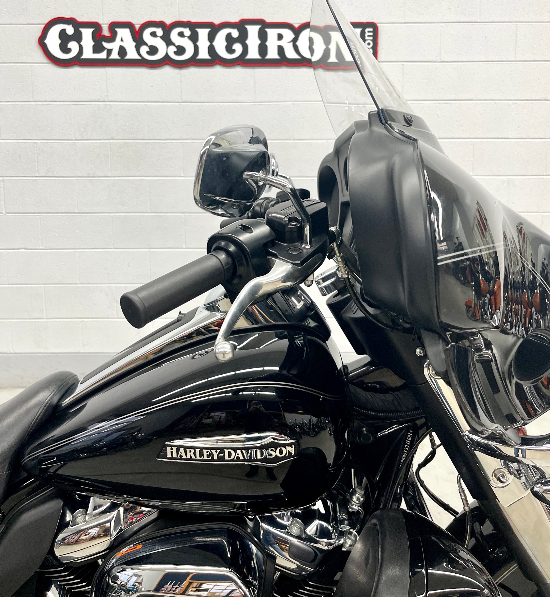 2017 Harley-Davidson Electra Glide® Ultra Classic® in Fredericksburg, Virginia - Photo 12