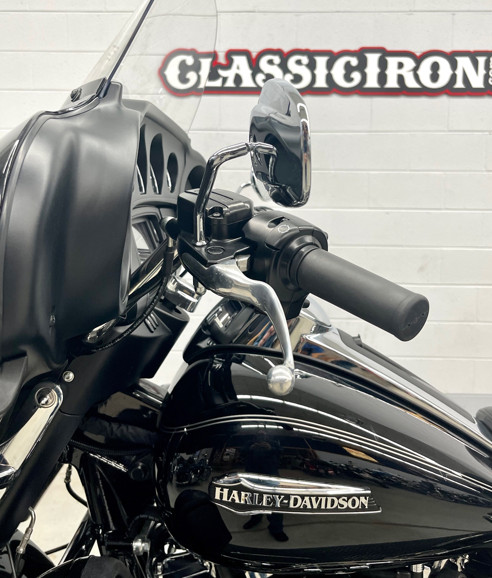 2017 Harley-Davidson Electra Glide® Ultra Classic® in Fredericksburg, Virginia - Photo 17