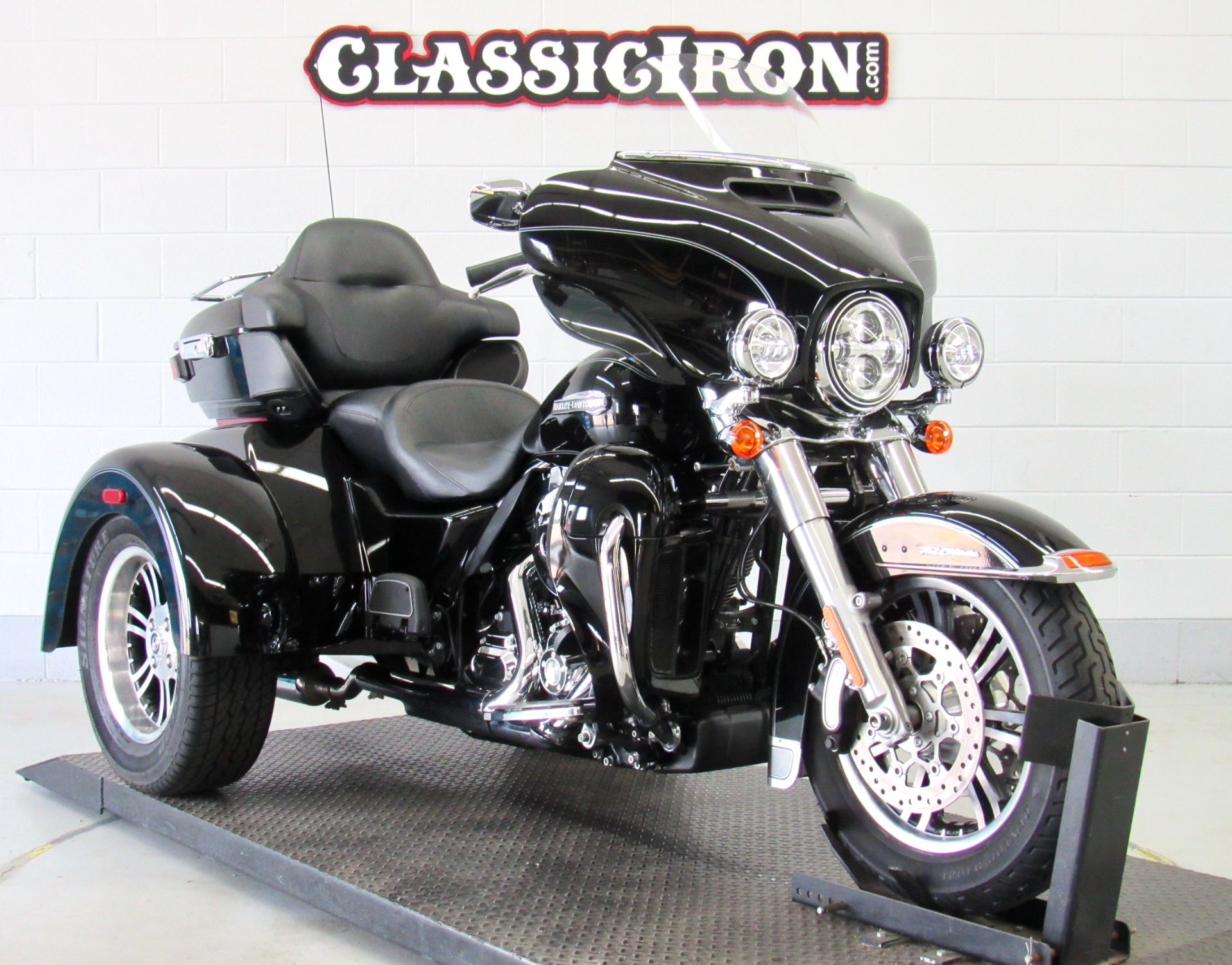 Used 2016 Harley Davidson Tri Glide Ultra Vivid Black Trikes In Fredericksburg Va 10759