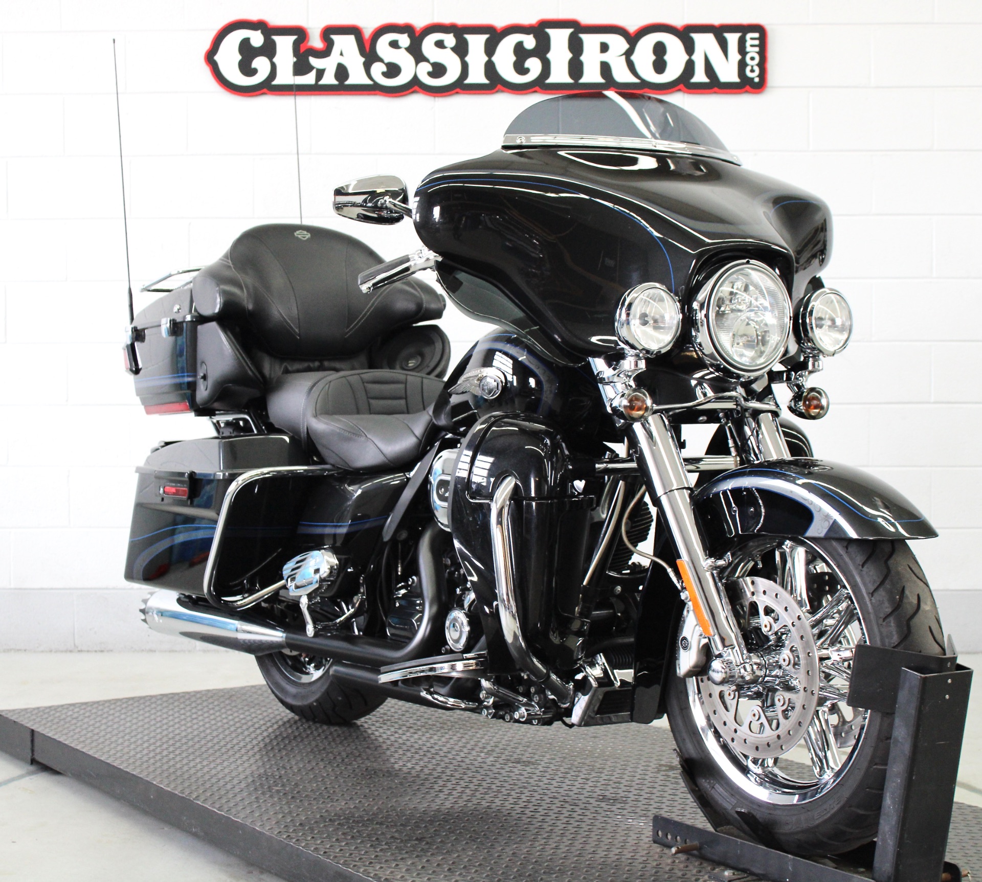 2013 Harley-Davidson CVO™ Ultra Classic® Electra Glide® 110th Anniversary Edition in Fredericksburg, Virginia - Photo 2