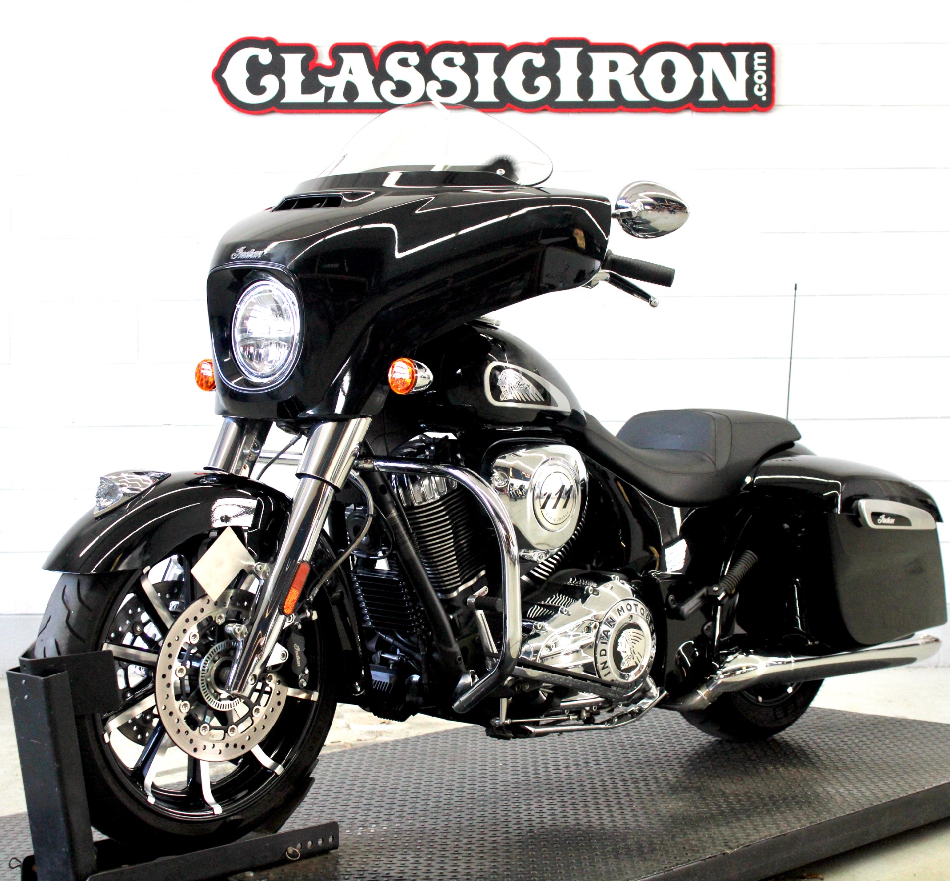 2019 Indian Motorcycle Chieftain® Limited ABS in Fredericksburg, Virginia - Photo 3