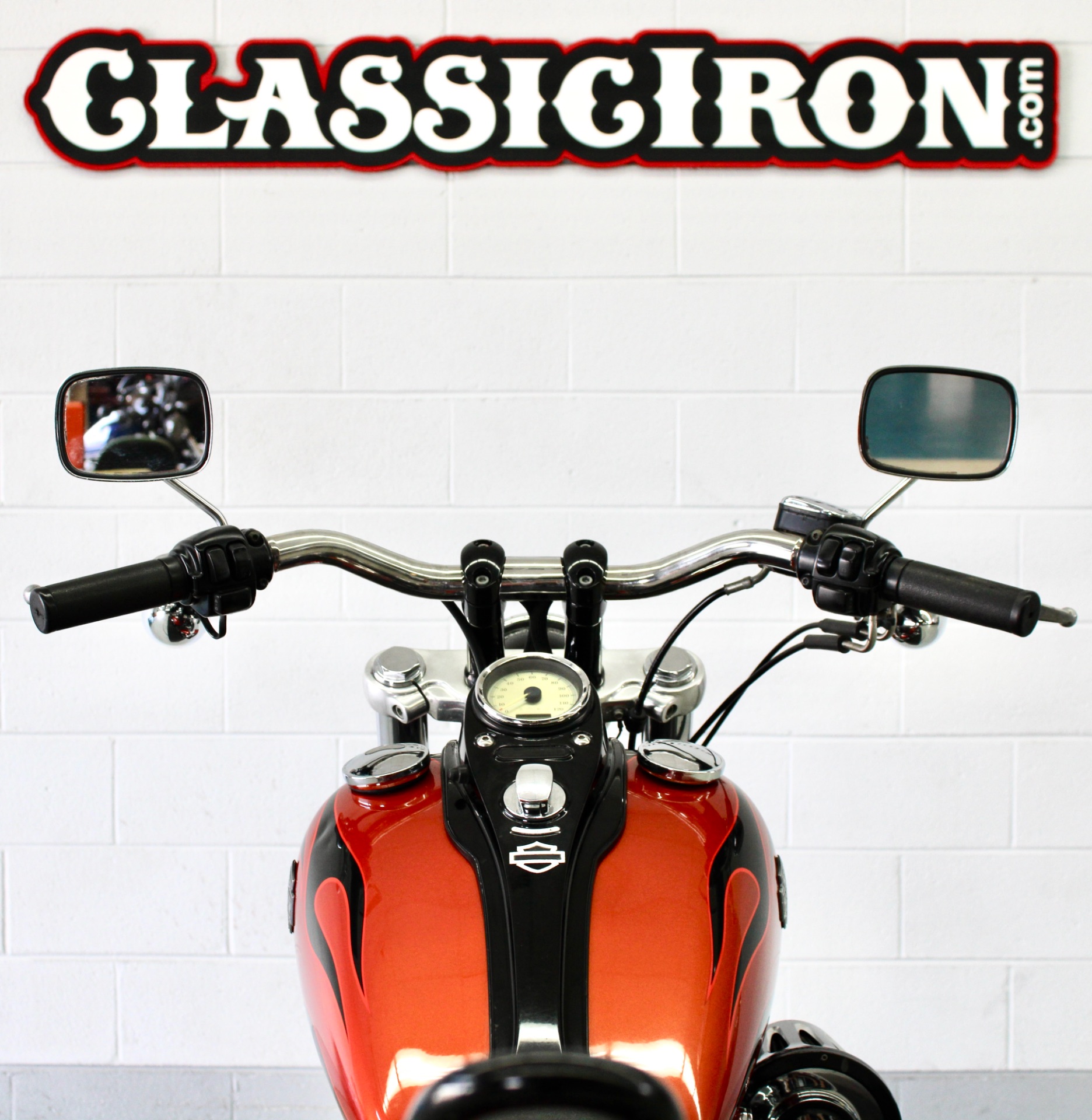 2011 Harley-Davidson Dyna® Wide Glide® in Fredericksburg, Virginia - Photo 10