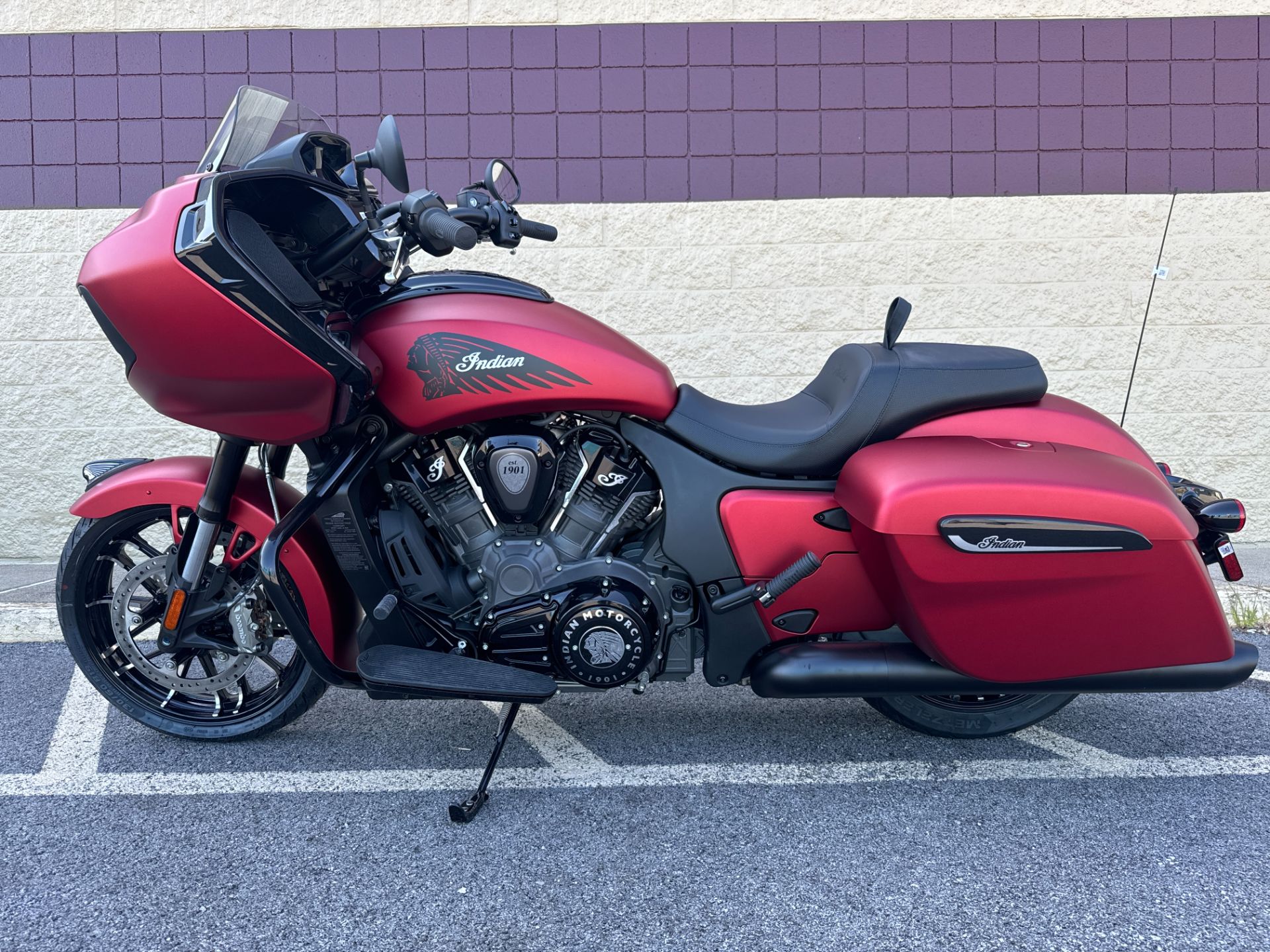 2024 Indian Motorcycle Challenger® Dark Horse® in Saint Clairsville, Ohio - Photo 6