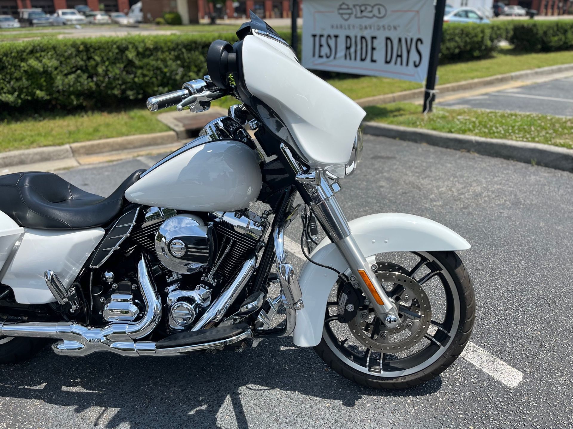 2016 Harley-Davidson Street Glide® in Virginia Beach, Virginia - Photo 3