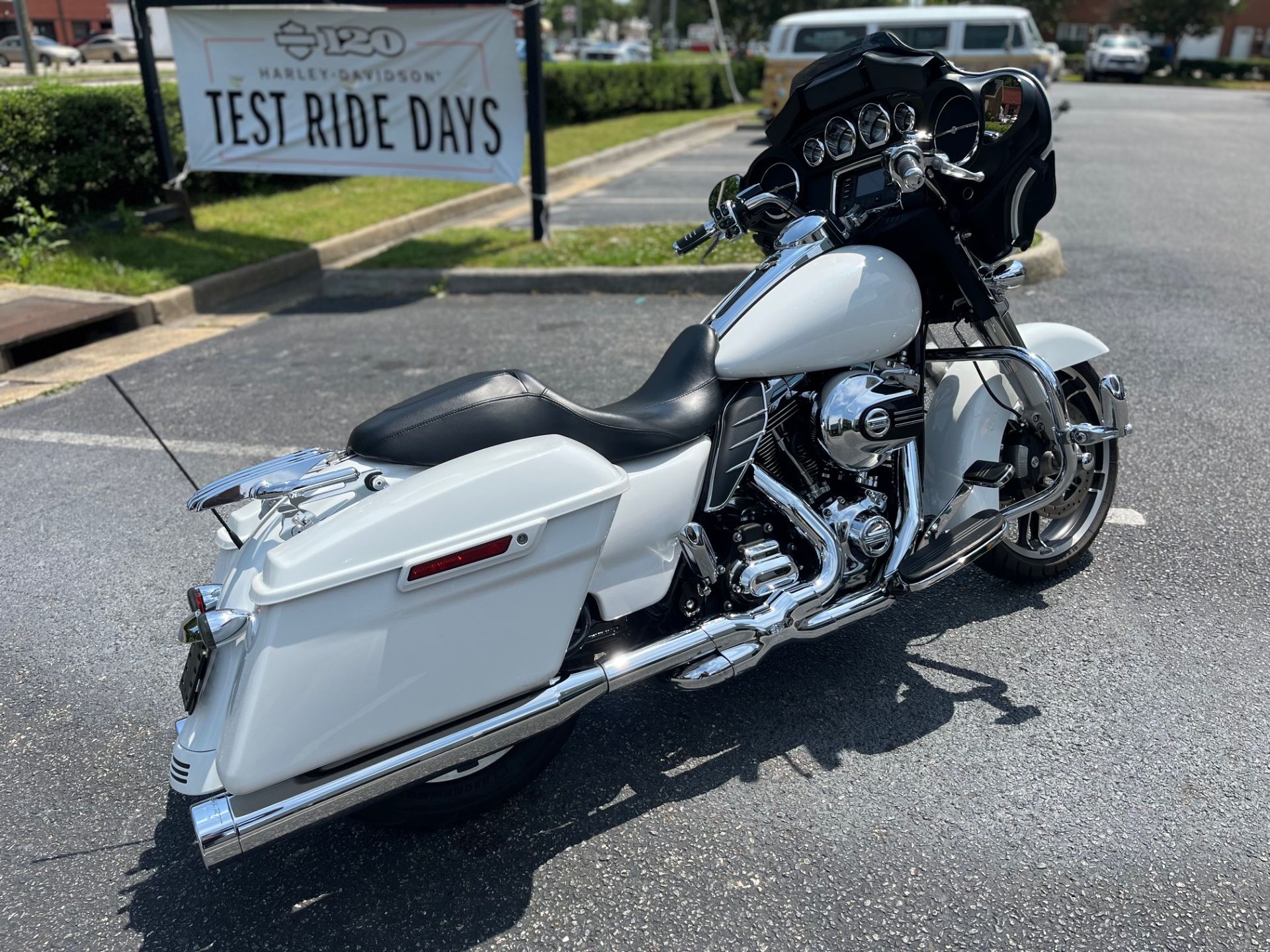 2016 Harley-Davidson Street Glide® in Virginia Beach, Virginia - Photo 4