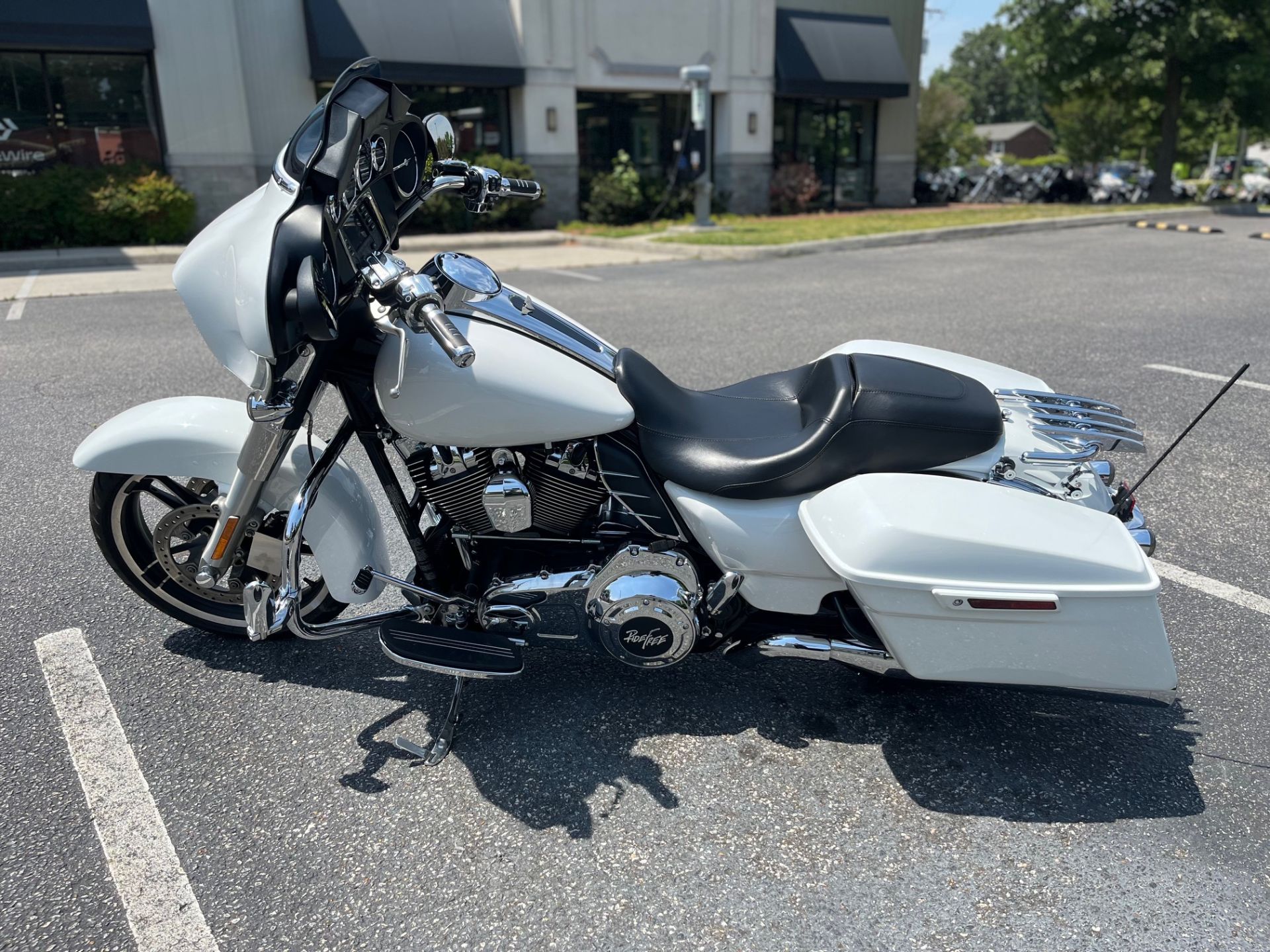 2016 Harley-Davidson Street Glide® in Virginia Beach, Virginia - Photo 7