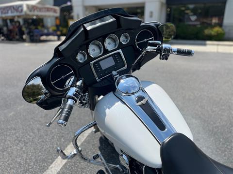 2016 Harley-Davidson Street Glide® in Virginia Beach, Virginia - Photo 10