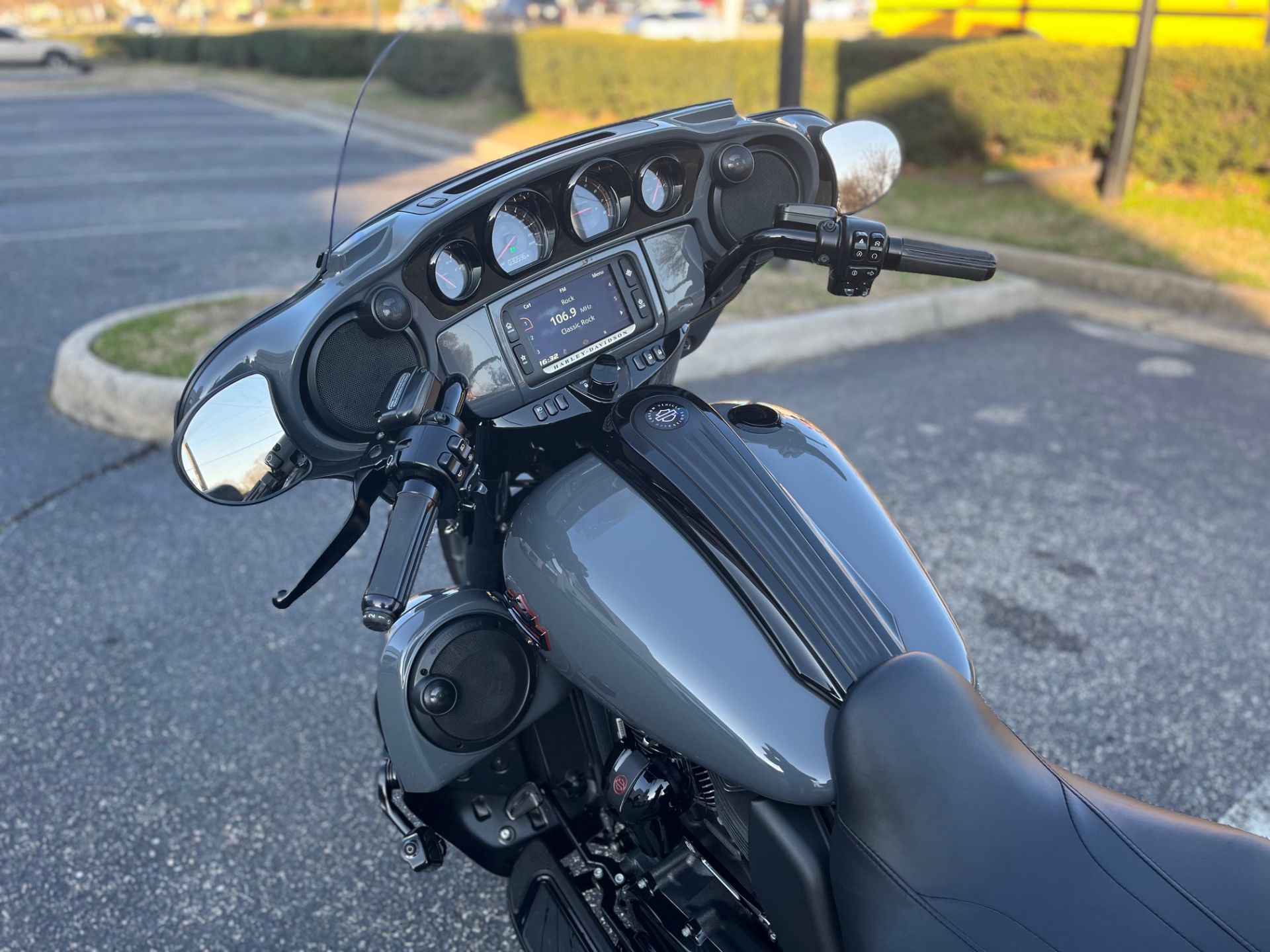 2018 Harley-Davidson CVO™ Street Glide® in Virginia Beach, Virginia - Photo 13