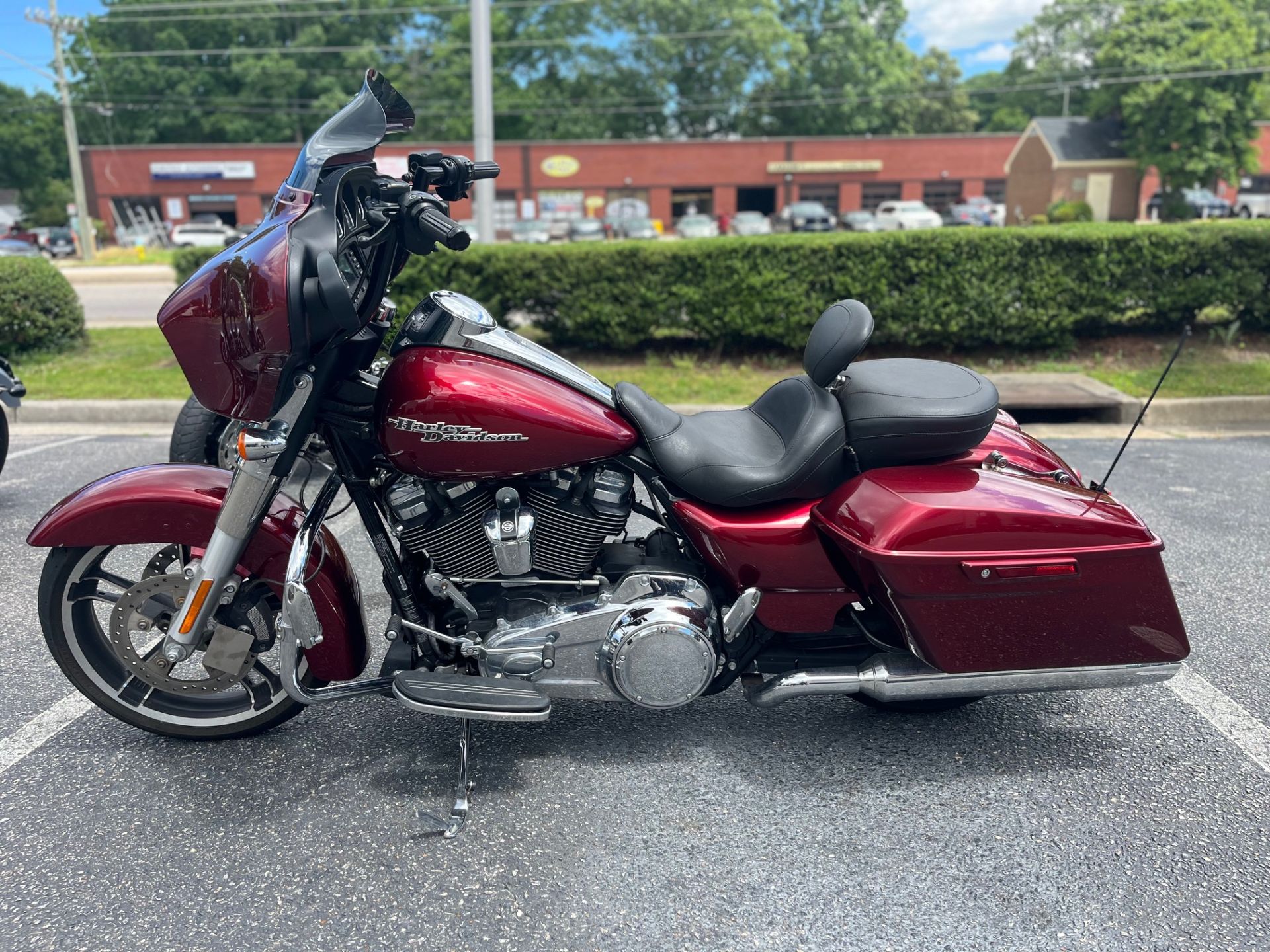 2017 Harley-Davidson Street Glide® in Virginia Beach, Virginia - Photo 6