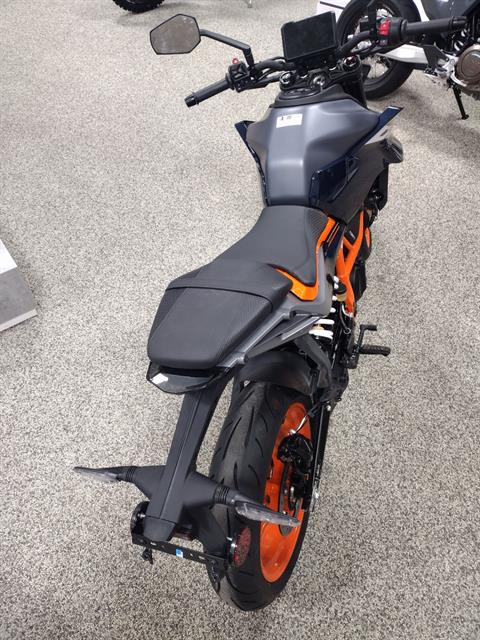 2024 KTM 390 Duke in Murrysville, Pennsylvania - Photo 2