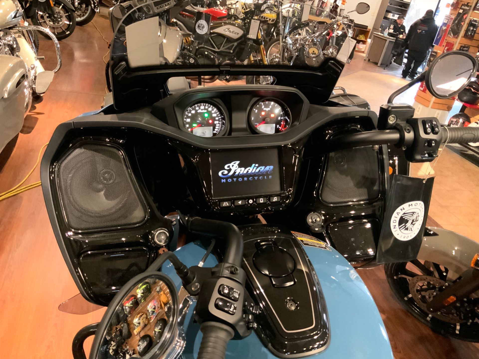 2022 Indian Motorcycle Challenger® Dark Horse® Icon in Reno, Nevada - Photo 4