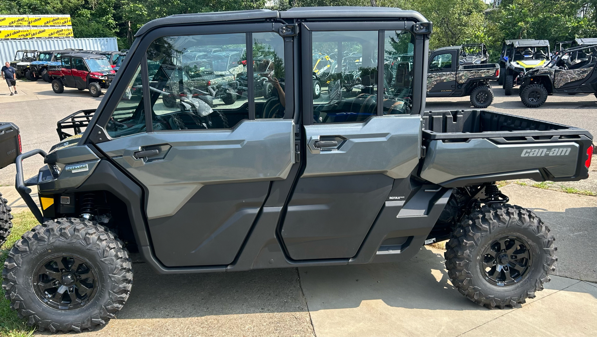 2024 Can-Am Defender MAX Limited in Mars, Pennsylvania - Photo 2