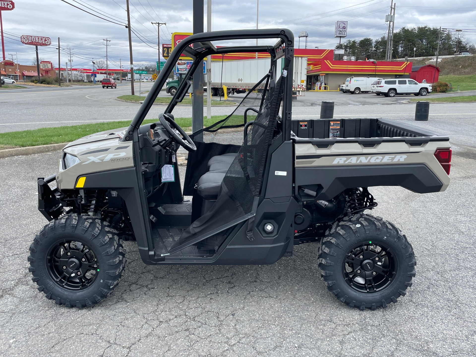 2024 Polaris Ranger XP 1000 Premium in Troutville, Virginia - Photo 2