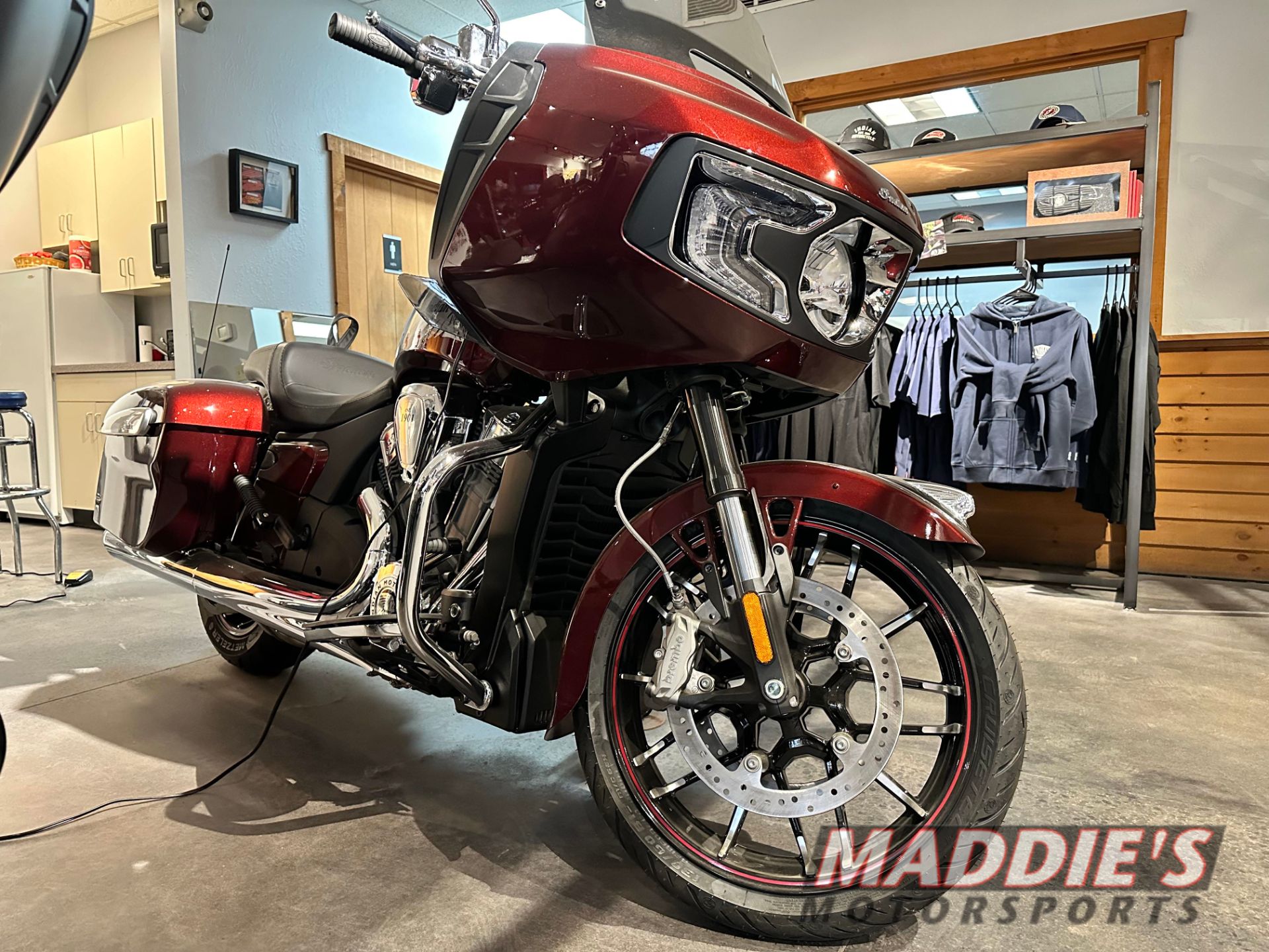 2023 Indian Motorcycle Challenger® Limited in Hamburg, New York - Photo 5
