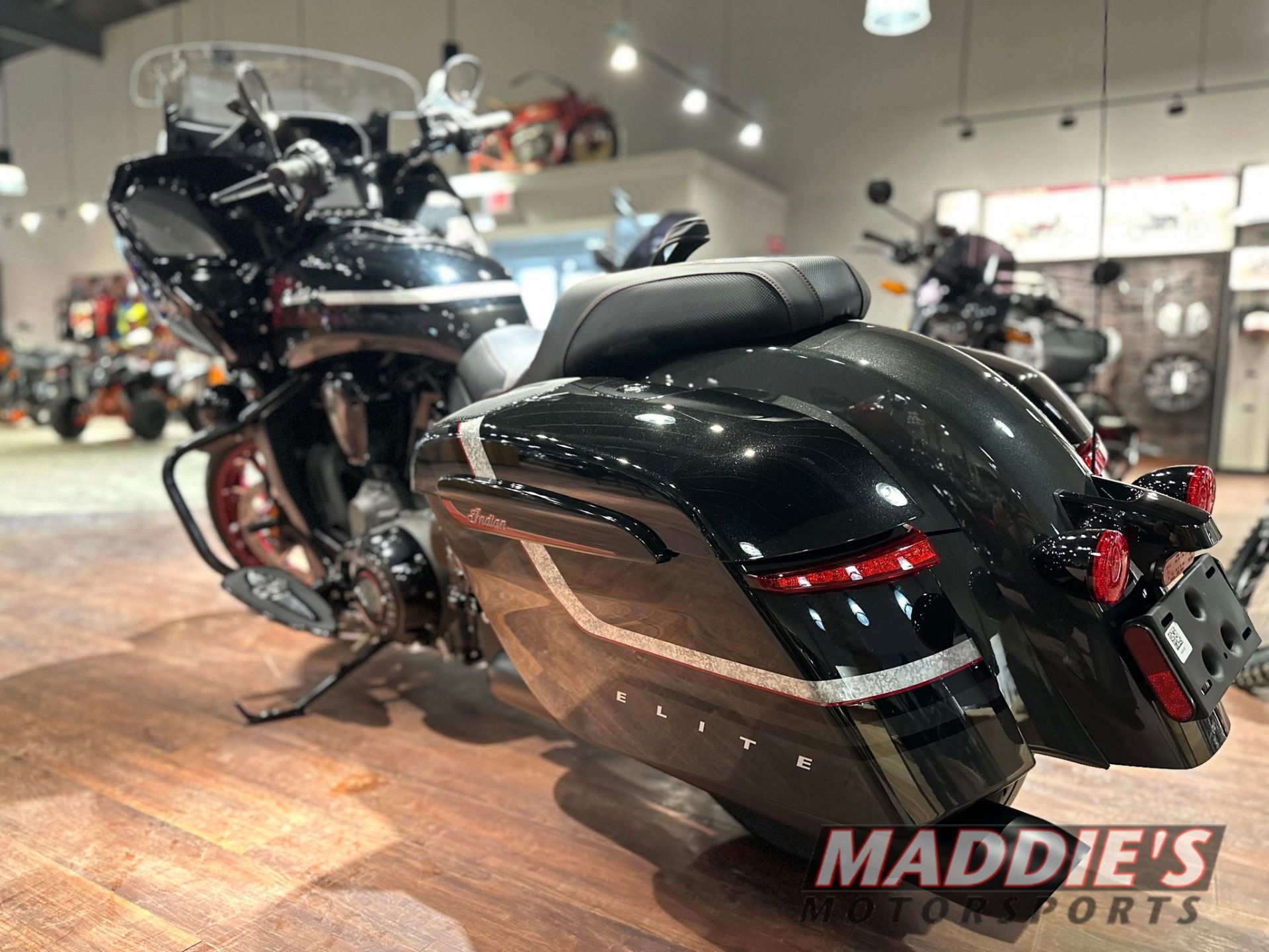 2024 Indian Motorcycle Challenger® Elite in Hamburg, New York - Photo 4