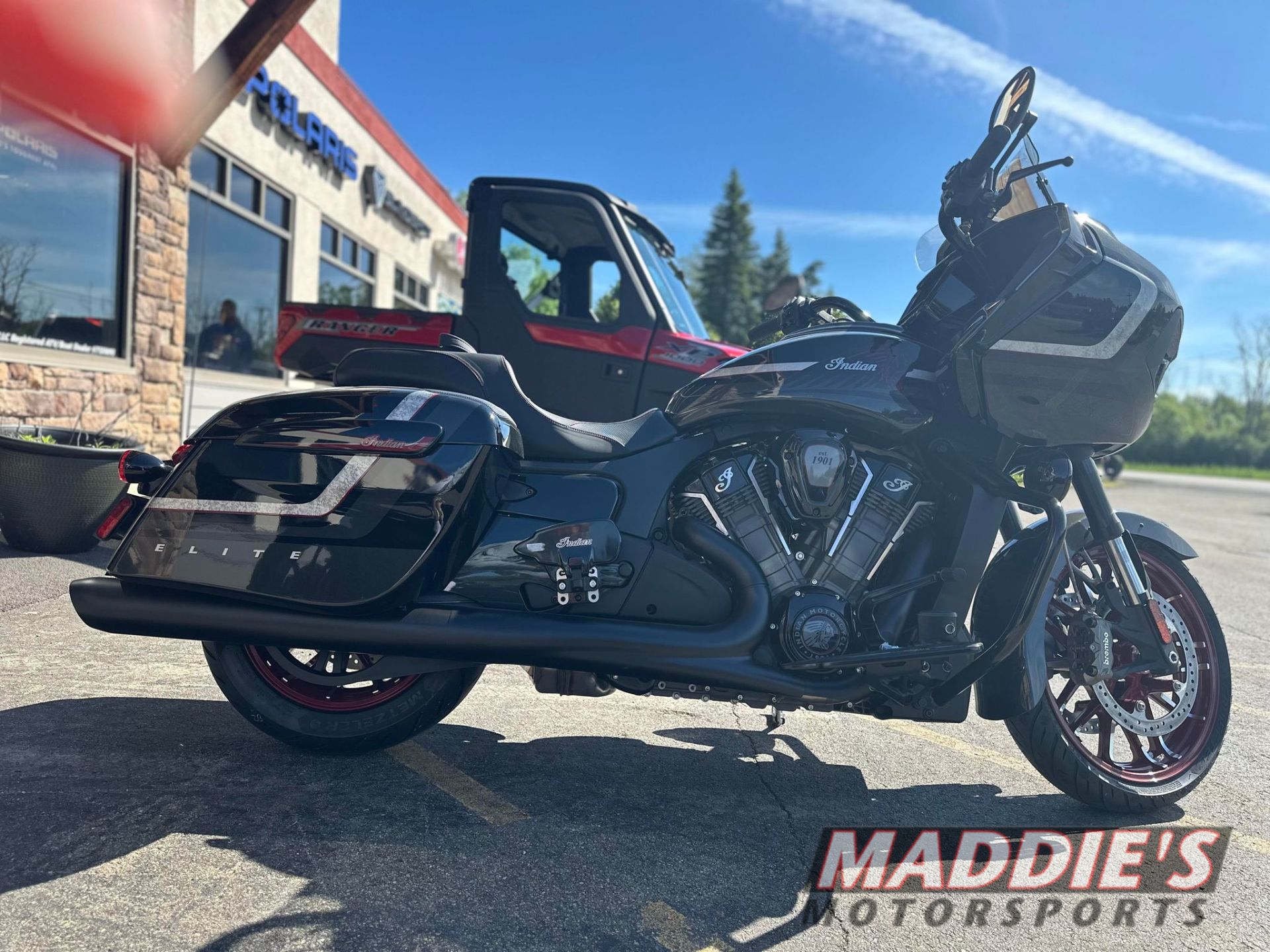 2024 Indian Motorcycle Challenger® Elite in Hamburg, New York - Photo 6