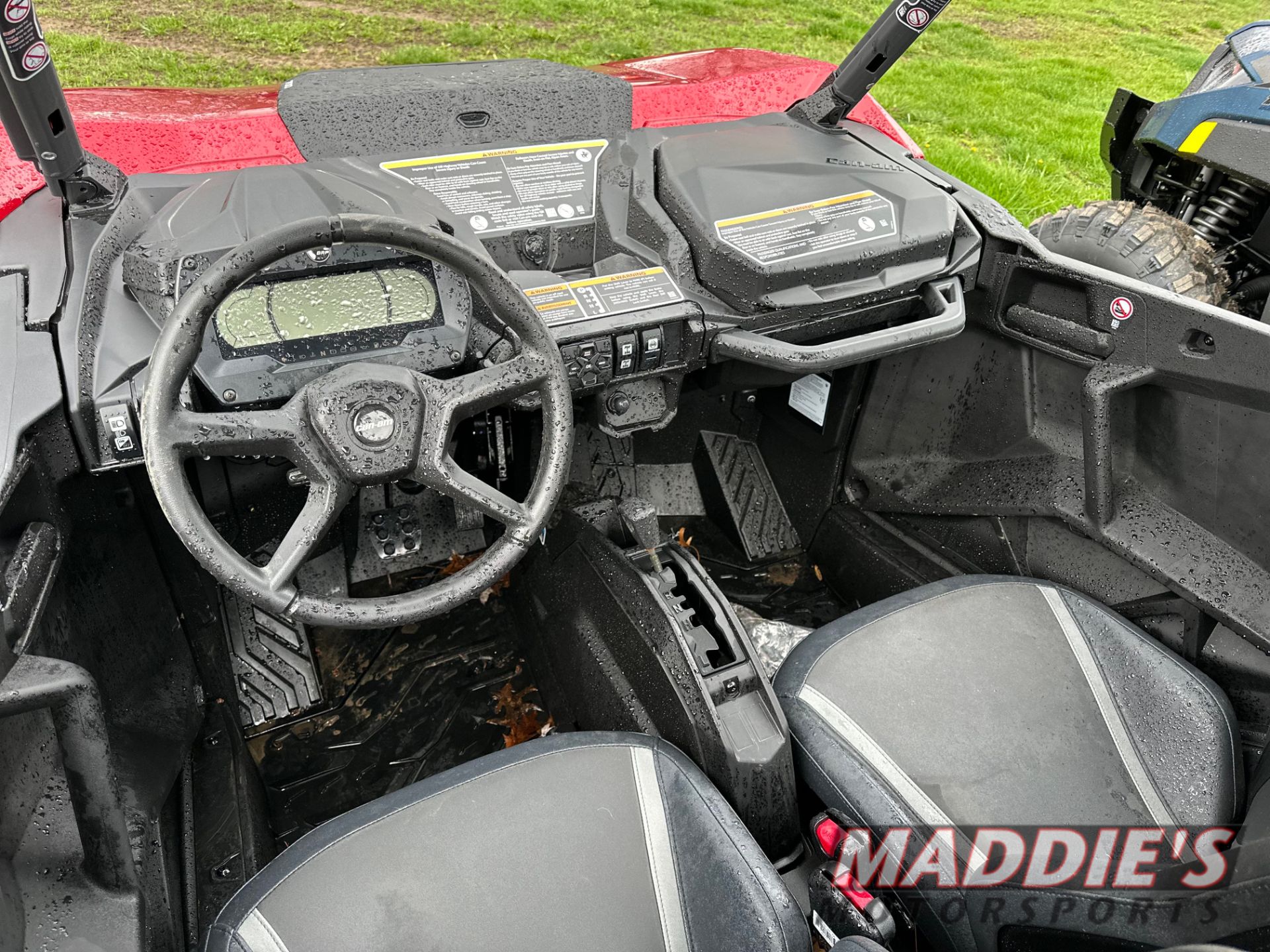 2024 Can-Am Commander XT 700 in Dansville, New York - Photo 14