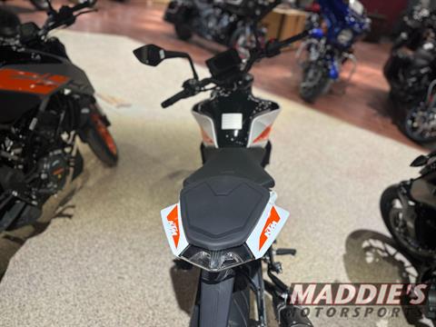 2022 KTM 390 Duke in Dansville, New York - Photo 6