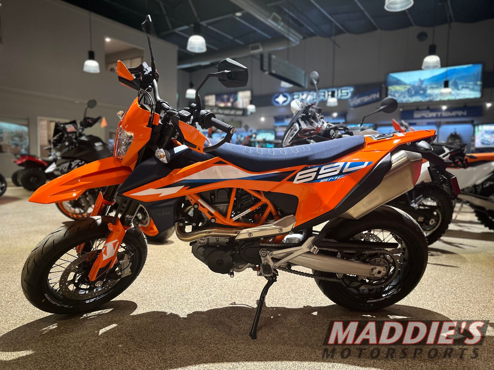 2024 KTM 690 SMC R in Dansville, New York - Photo 5