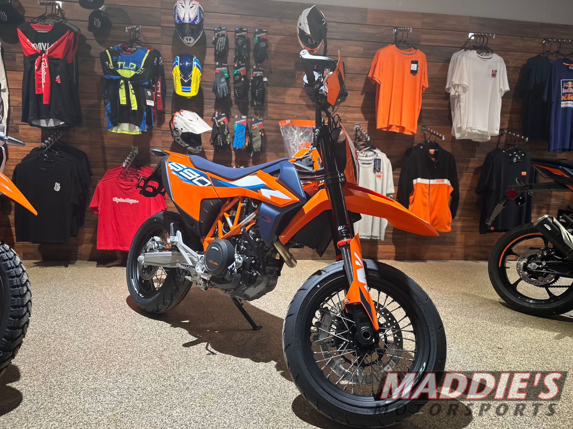 2024 KTM 690 SMC R in Dansville, New York - Photo 8