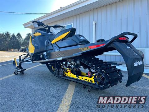 2024 Ski-Doo MXZ Adrenaline 137 600R E-TEC ES Ripsaw 1.25 in Dansville, New York - Photo 4