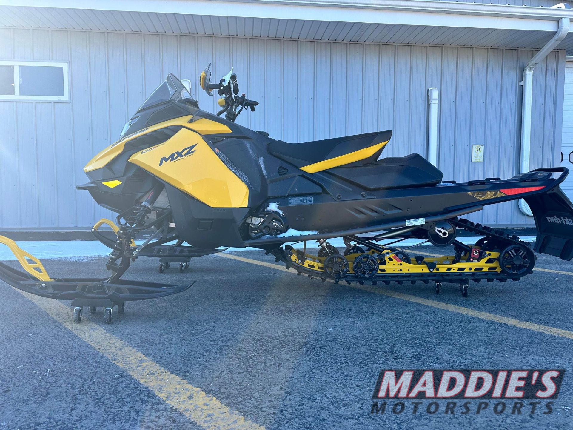 2024 Ski-Doo MXZ Adrenaline 137 600R E-TEC ES Ripsaw 1.25 in Dansville, New York - Photo 3