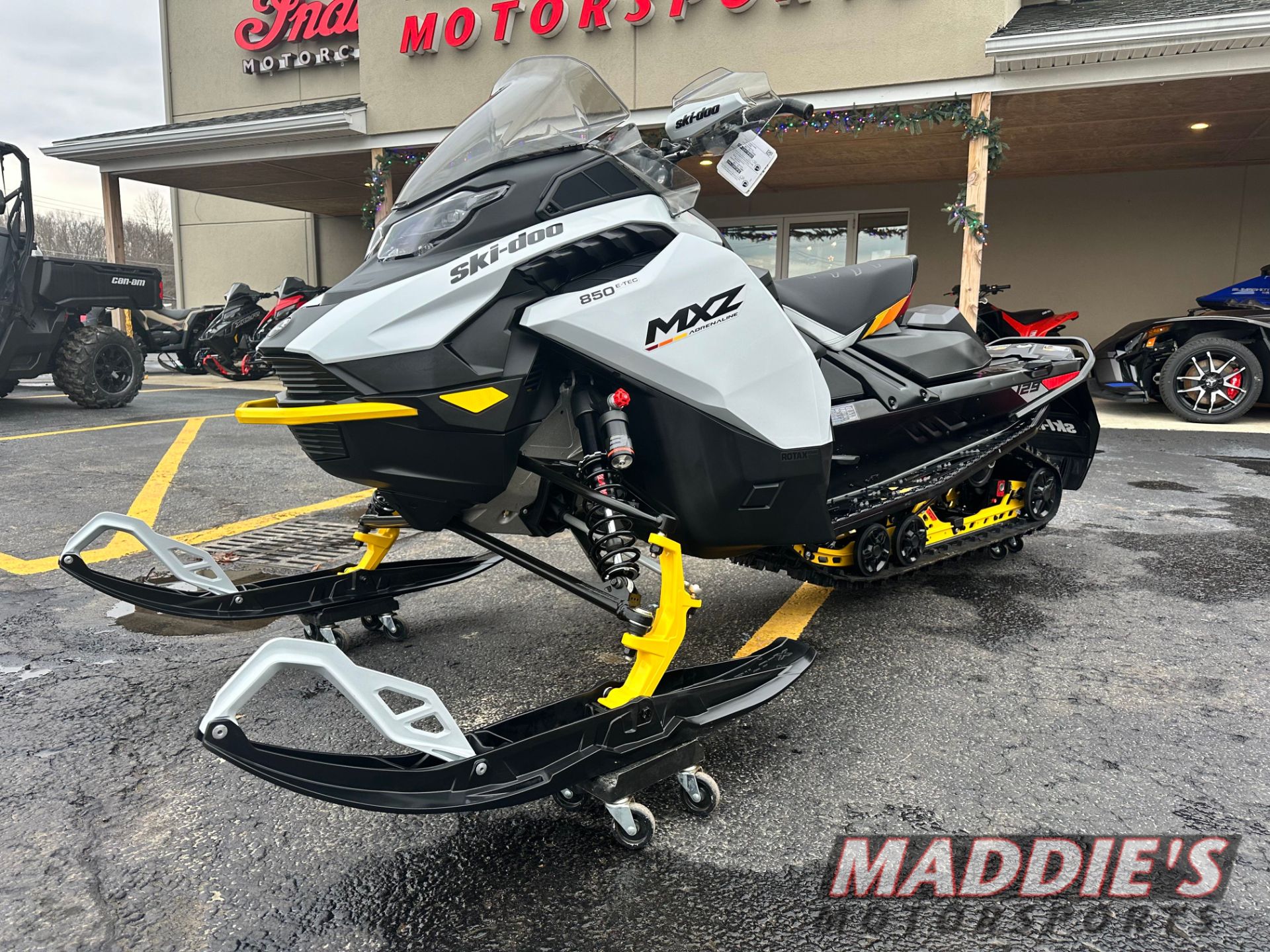 2024 Ski-Doo MXZ Adrenaline with Blizzard Package 129 850 E-TEC ES Ice Ripper XT 1.25 in Dansville, New York - Photo 2