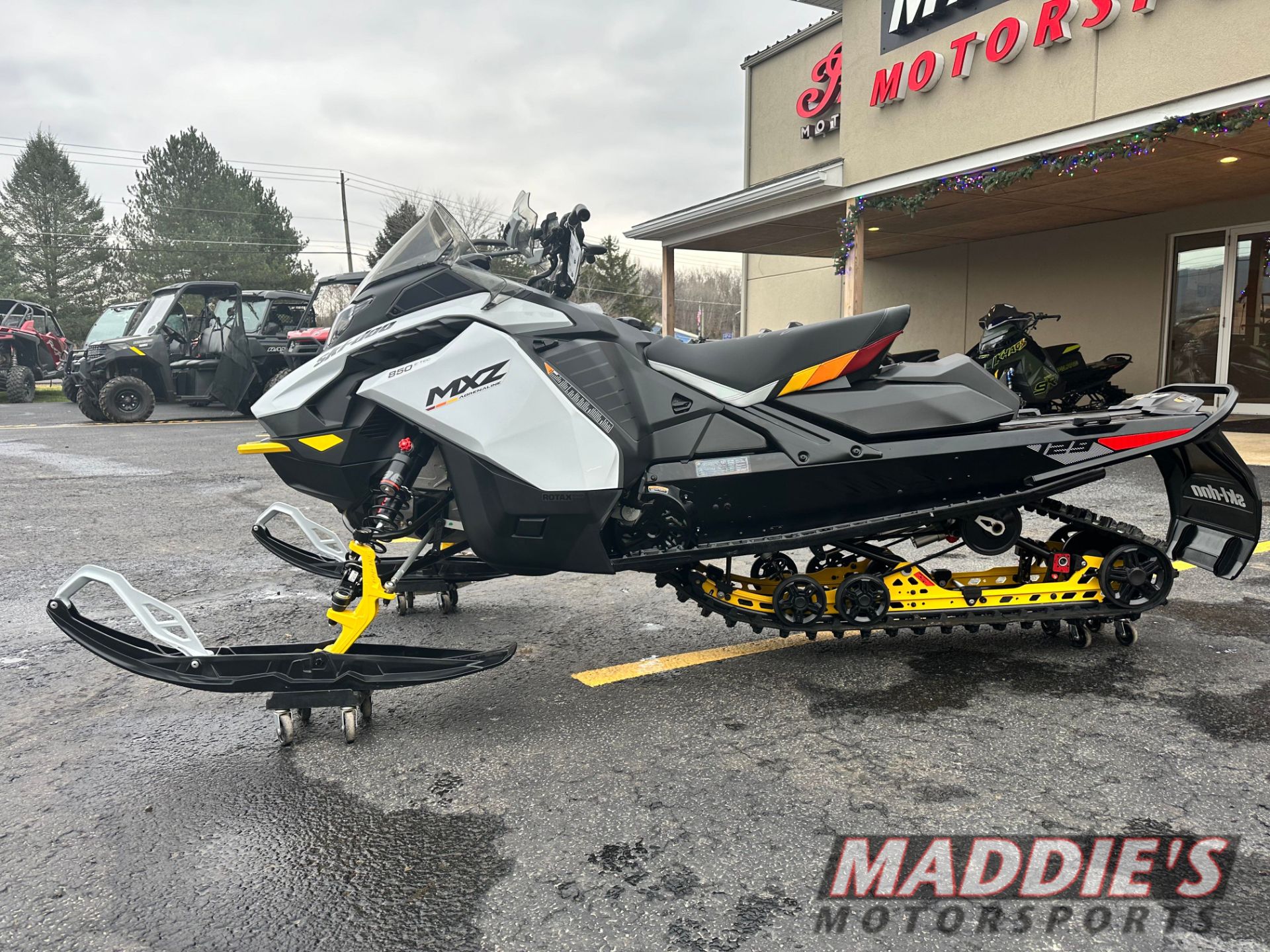 2024 Ski-Doo MXZ Adrenaline with Blizzard Package 129 850 E-TEC ES Ice Ripper XT 1.25 in Dansville, New York - Photo 3