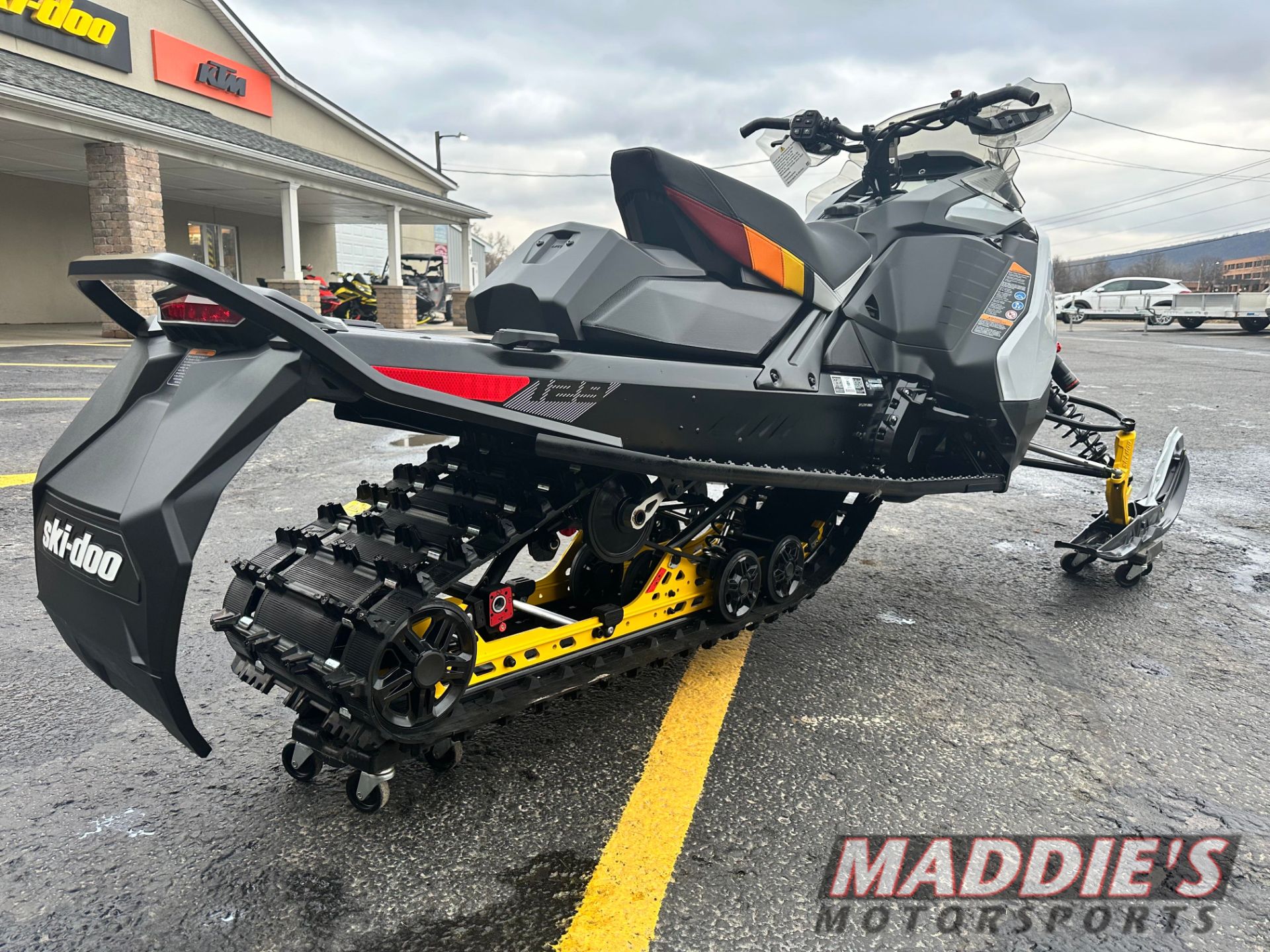 2024 Ski-Doo MXZ Adrenaline with Blizzard Package 129 850 E-TEC ES Ice Ripper XT 1.25 in Dansville, New York - Photo 6