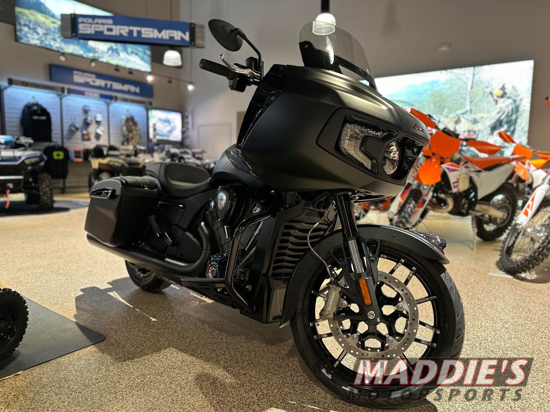 2024 Indian Motorcycle Challenger® Dark Horse® with PowerBand Audio Package in Farmington, New York - Photo 7