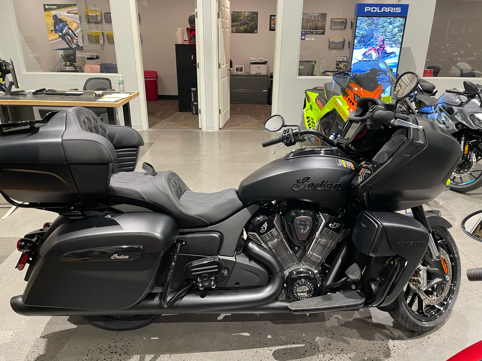 2023 Indian Motorcycle Pursuit® Dark Horse® with Premium Package in Farmington, New York - Photo 2