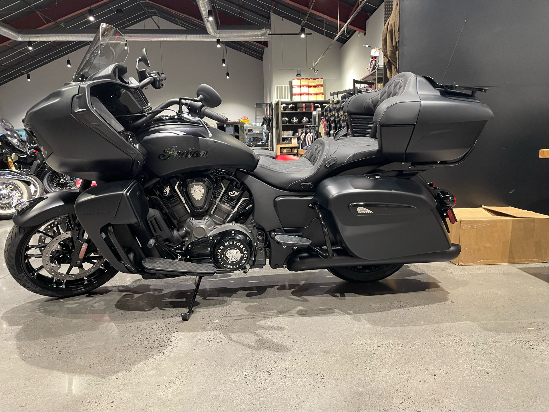 2023 Indian Motorcycle Pursuit® Dark Horse® with Premium Package in Farmington, New York - Photo 3